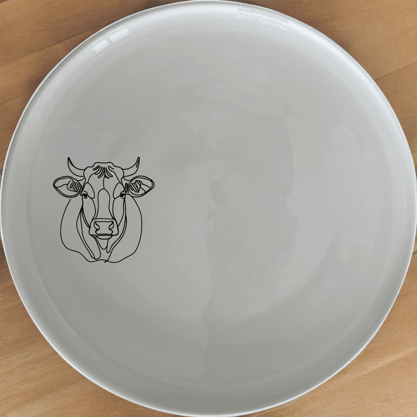 The Curvey Fat Jersey Cows Dinner Plate Set of 4 - Range 1 features a charming cow design, perfect for adding a touch of rustic elegance to your dining table.