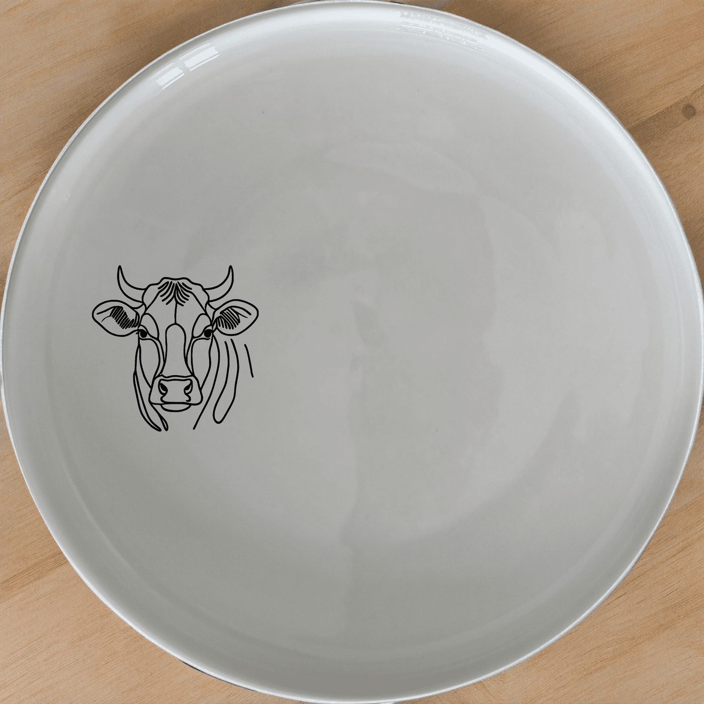 The Curvey Fat Jersey Cows Dinner Plate Set of 4 - Range 2 adds a charming touch to your dining table with its elegant design and durable ceramic construction.