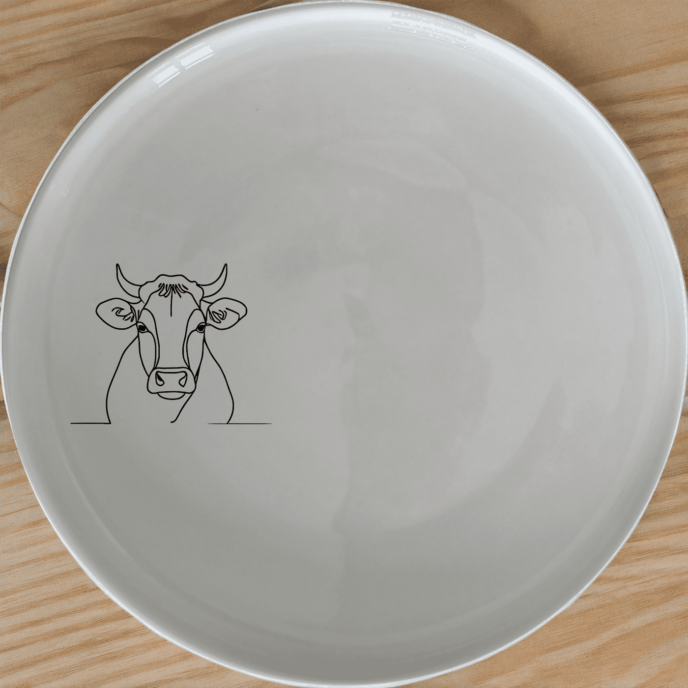 Curvy Fat Jersey Cows Dinner Plate Set of 4 - Range 3 is a stylish and modern dinner plate set featuring a unique design, perfect for any dining occasion.