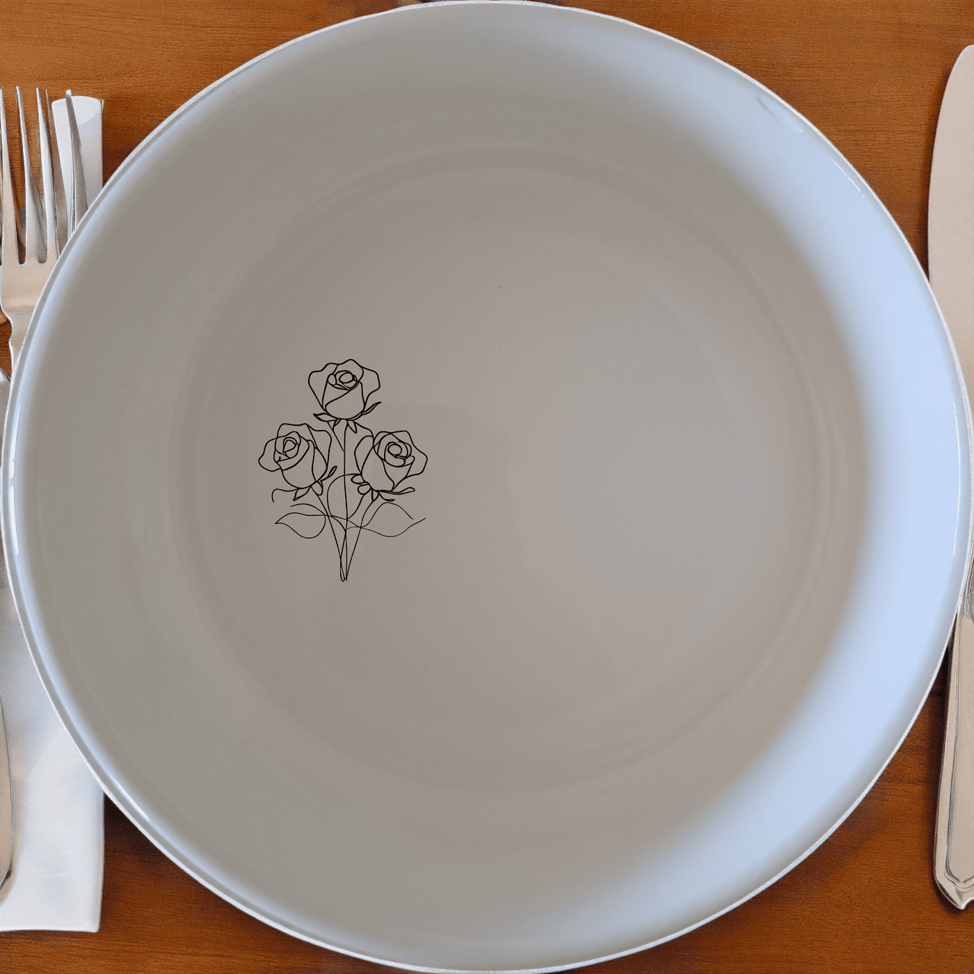 The Delicate Roses Bowl Set of 4 adds a touch of elegance to your dining experience with its subtle floral design.