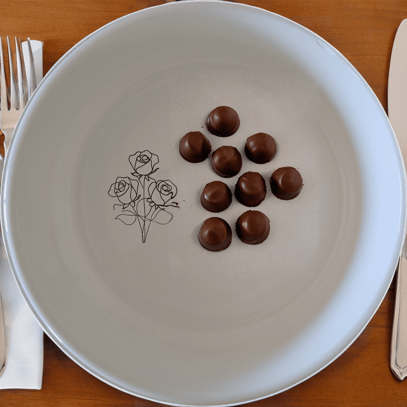 The Delicate Roses Bowl Set of 4 adds a touch of elegance to your dining experience with its subtle floral design.