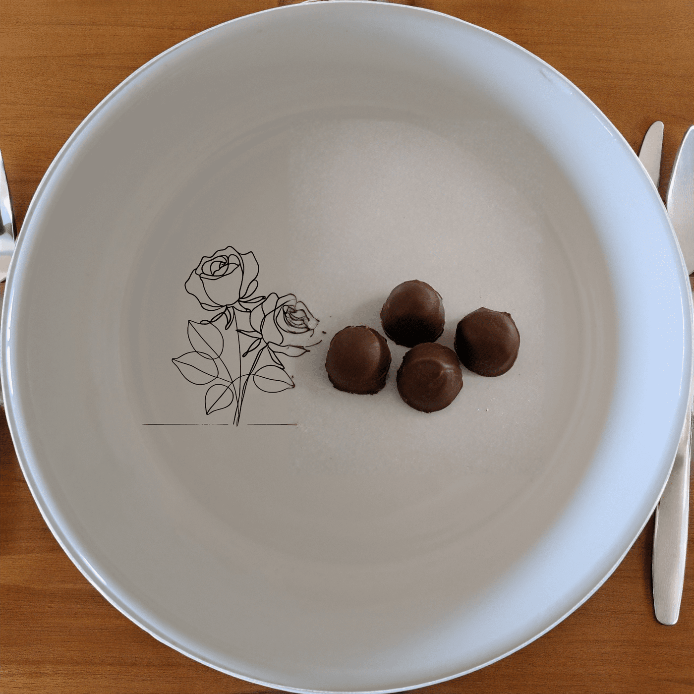 The Delicate Roses Bowl Set of 4 features a minimalist rose design, perfect for everyday use and special occasions.