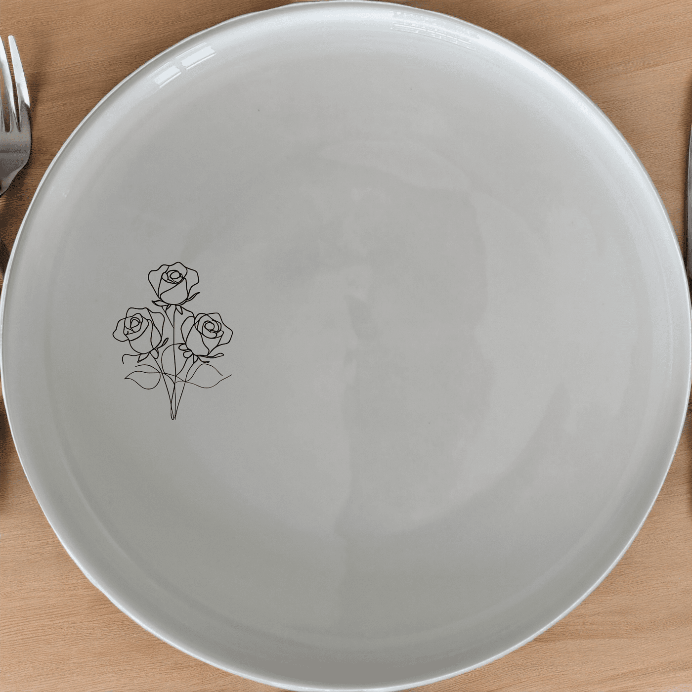 Delicate Roses Dinner Plate Set of 4 is a stunning addition to any dining table, featuring elegant rose designs on white ceramic plates.