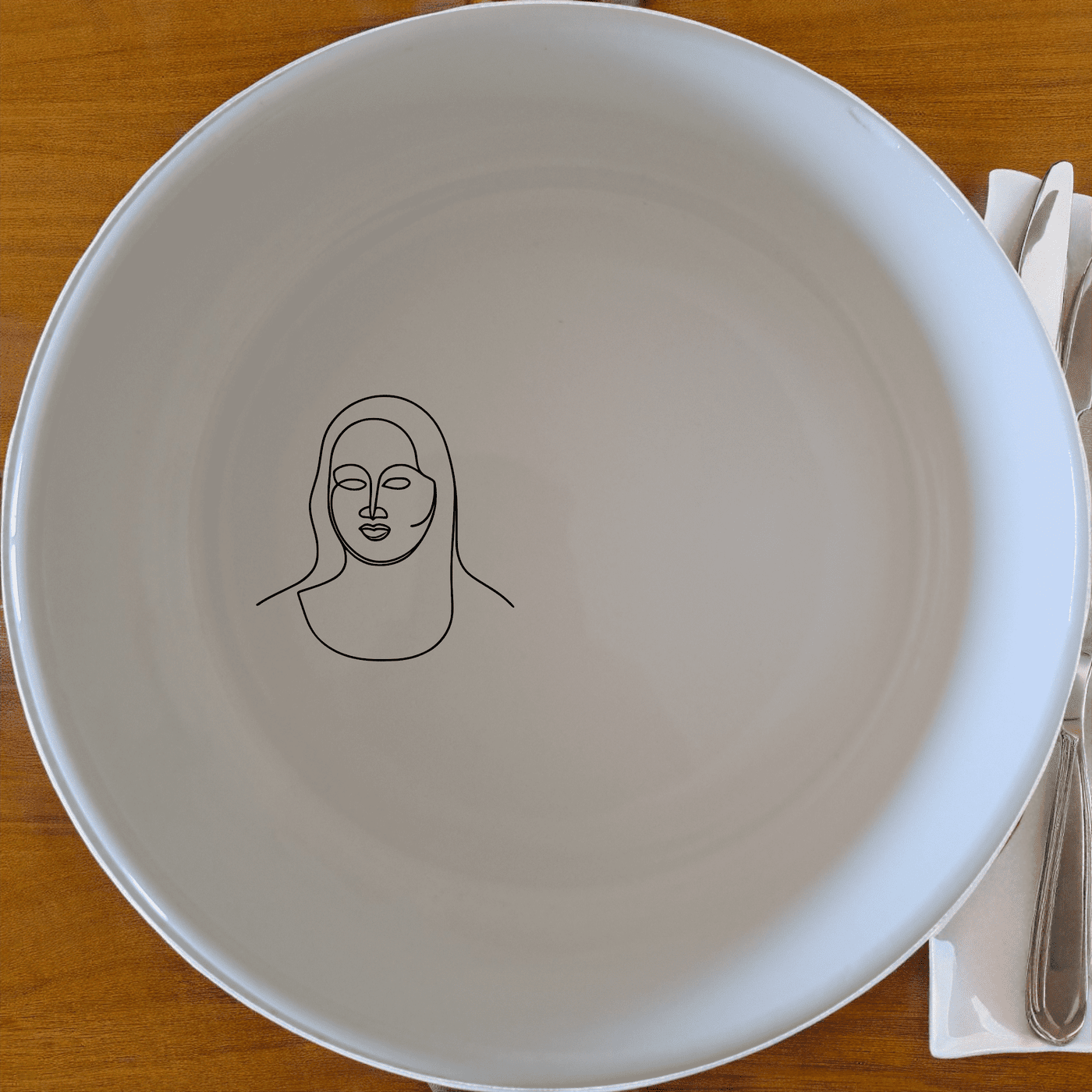The Curvy Fat Mona Lisa Bowl Set of 4 - Range 1 features a minimalist design with a subtle artistic touch, perfect for modern dining.