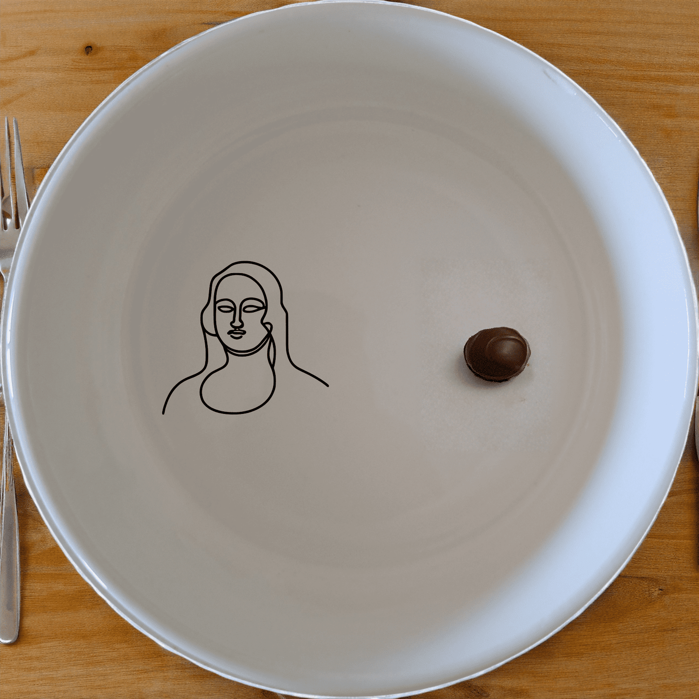 The Curvy Fat Mona Lisa Bowl Set of 4 - Range 4 features a unique, artistic design that brings a touch of classic art to your dining table.