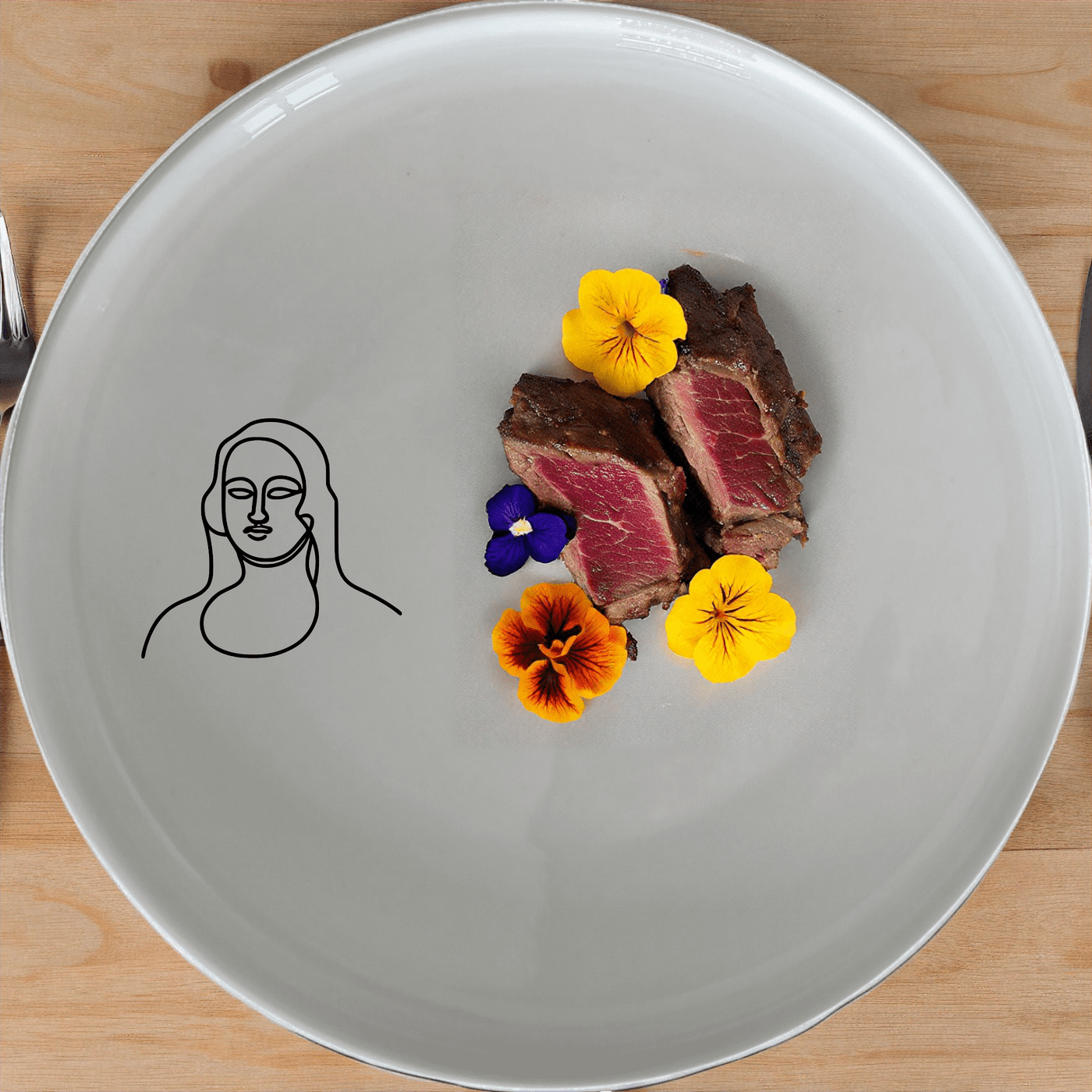 The Curvy Fat Mona Lisa Face Dinner Plate Set of 4 - Range 4 features a unique and artistic design that will elevate your dining experience.