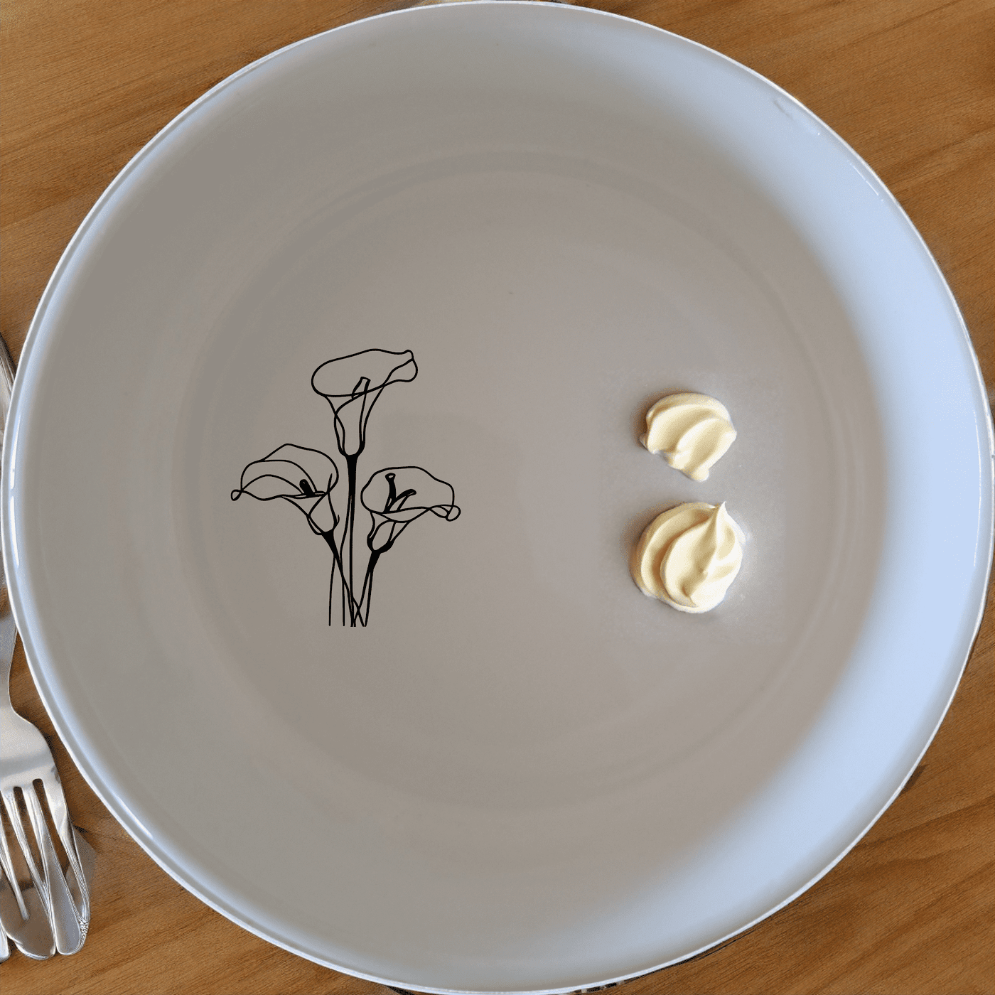 Arum Lilies Bowl Set of 4 - Range 1 is a beautiful, minimalist set of four white ceramic bowls, each featuring a delicate laser-etched design of arum lilies. Perfect for everyday use or special occasions, these bowls add a touch of elegance to any dining table.