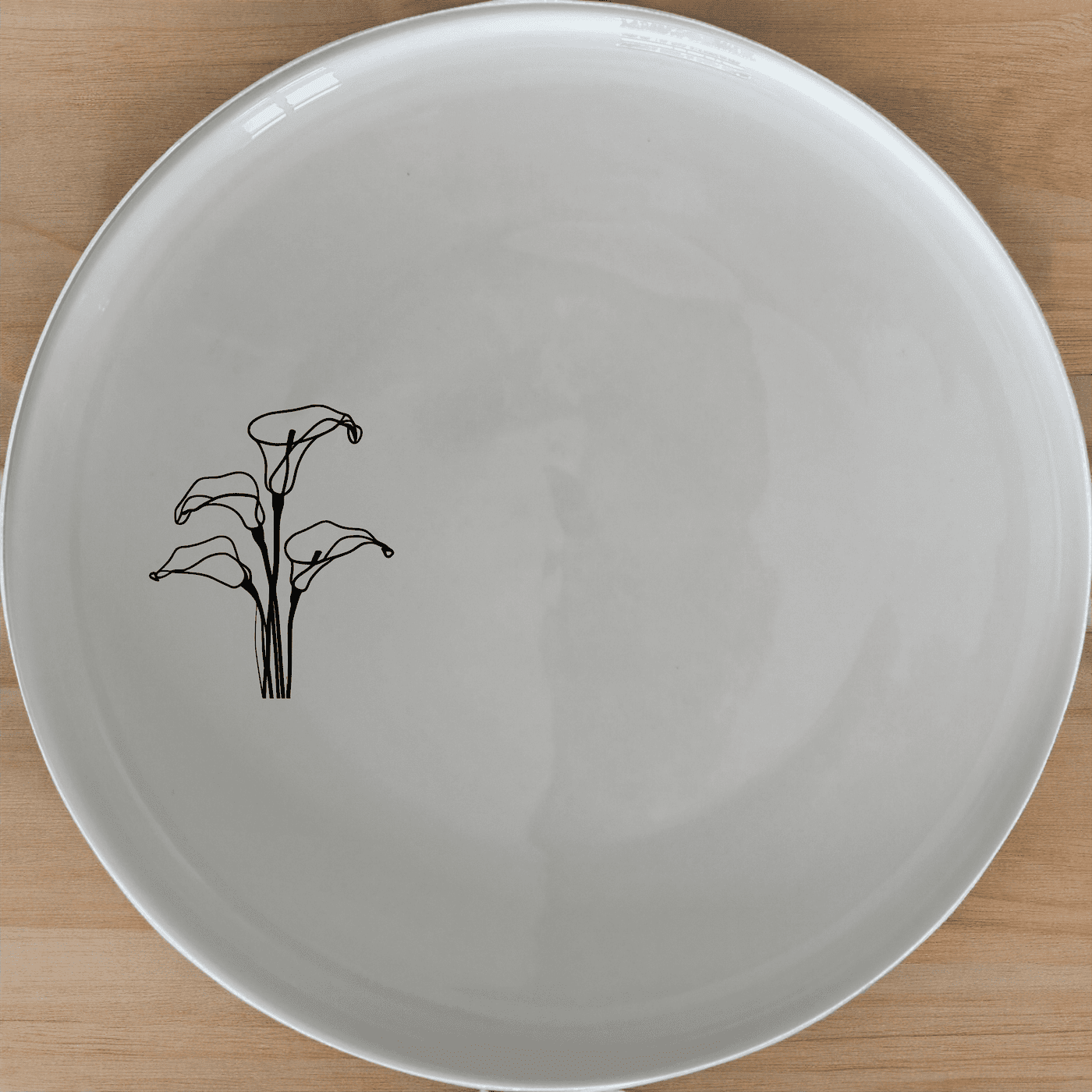 Arum Lilies Dinner Plate Set of 4 - Range 2 is a stylish and elegant dinner plate set featuring delicate arum lilies.