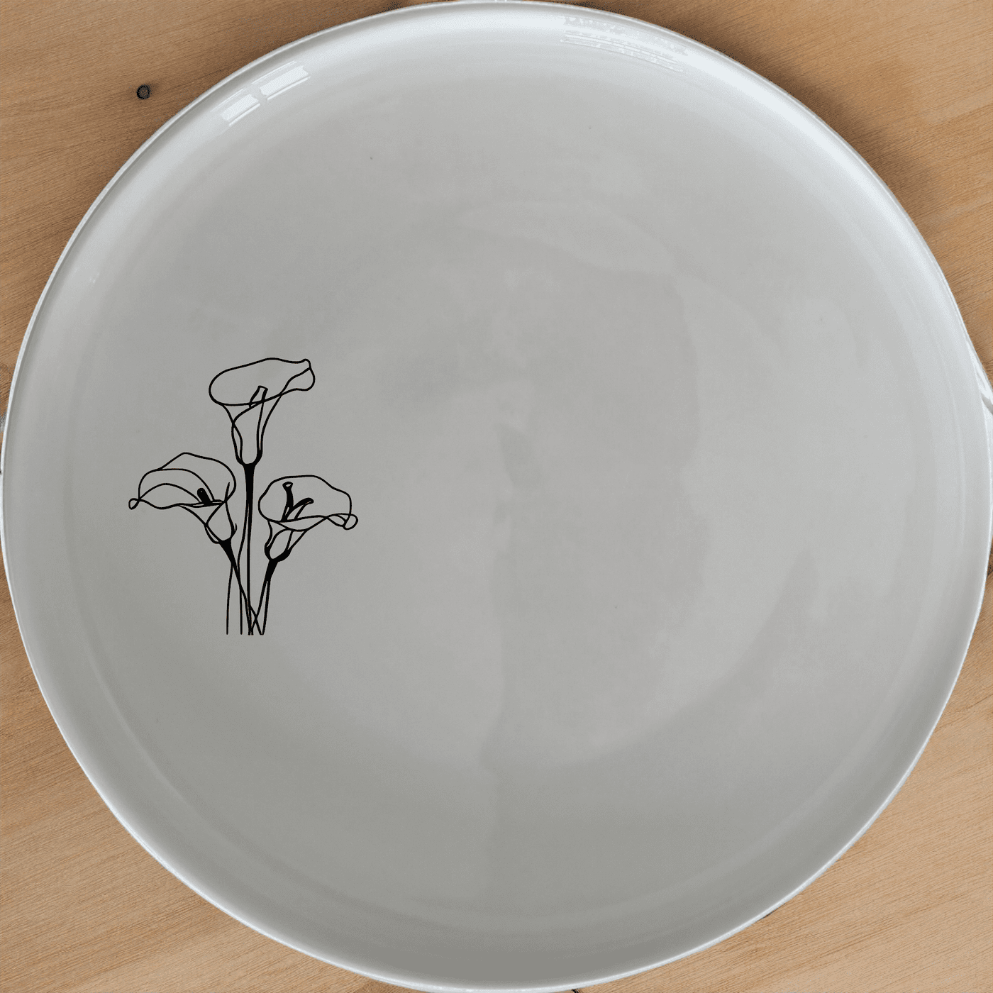 Arum Lilies Side Plate Set of 4 - Range 1 is a beautifully designed set of four white ceramic side plates featuring an elegant laser-etched arum lily design. Perfect for everyday use or special occasions.