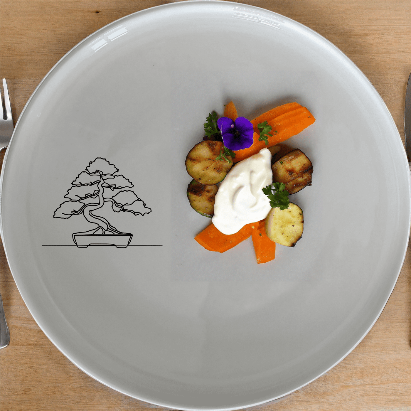 Japanese Bonsai Tree Dinner Plate Set of 4 - Range 2 is a stylish and elegant addition to any dining table, perfect for everyday use or special occasions.