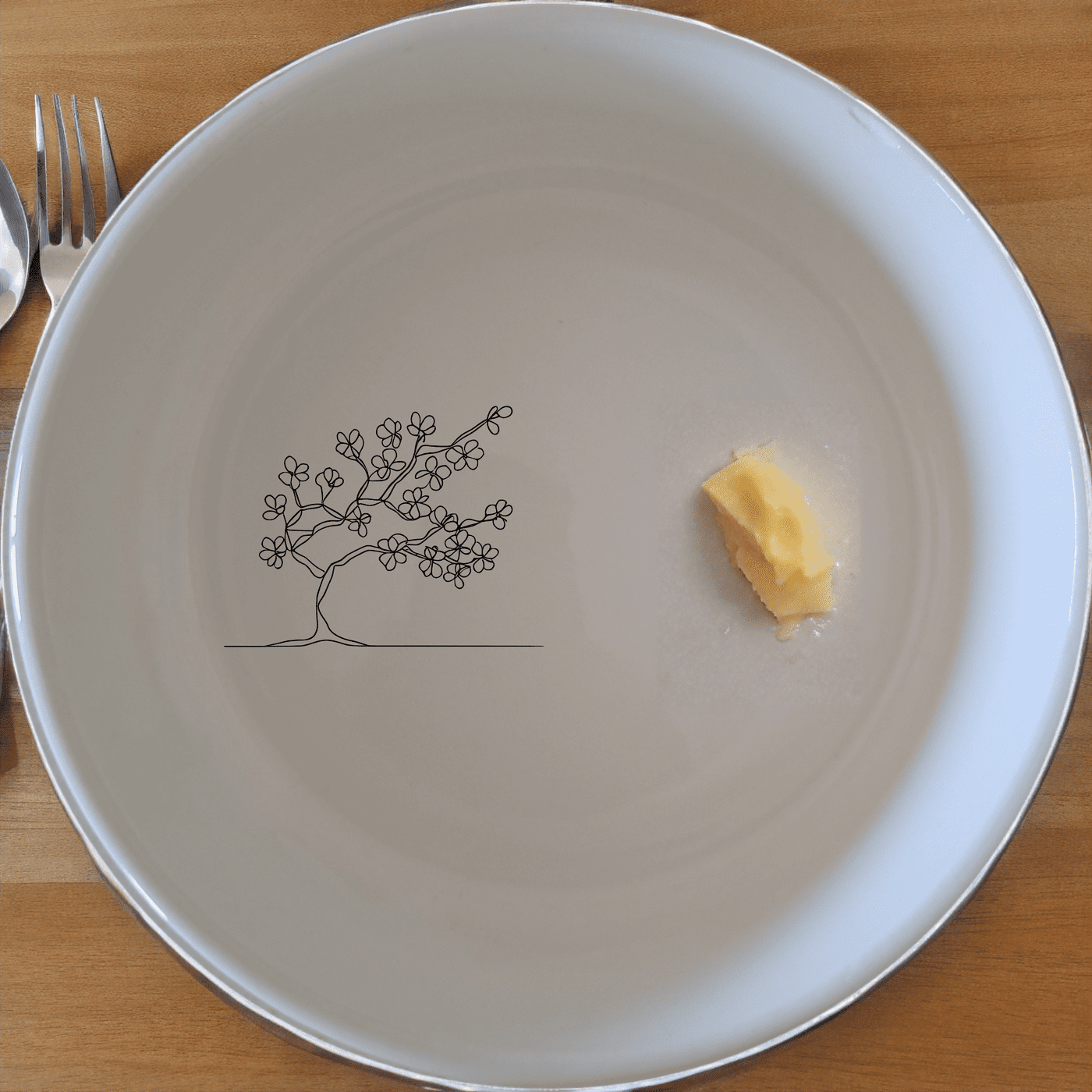 Japanese Cherry Blossom Bowl Set of 4 - Range 3 is a beautiful and elegant set of four ceramic bowls featuring a delicate cherry blossom design. Perfect for any occasion.