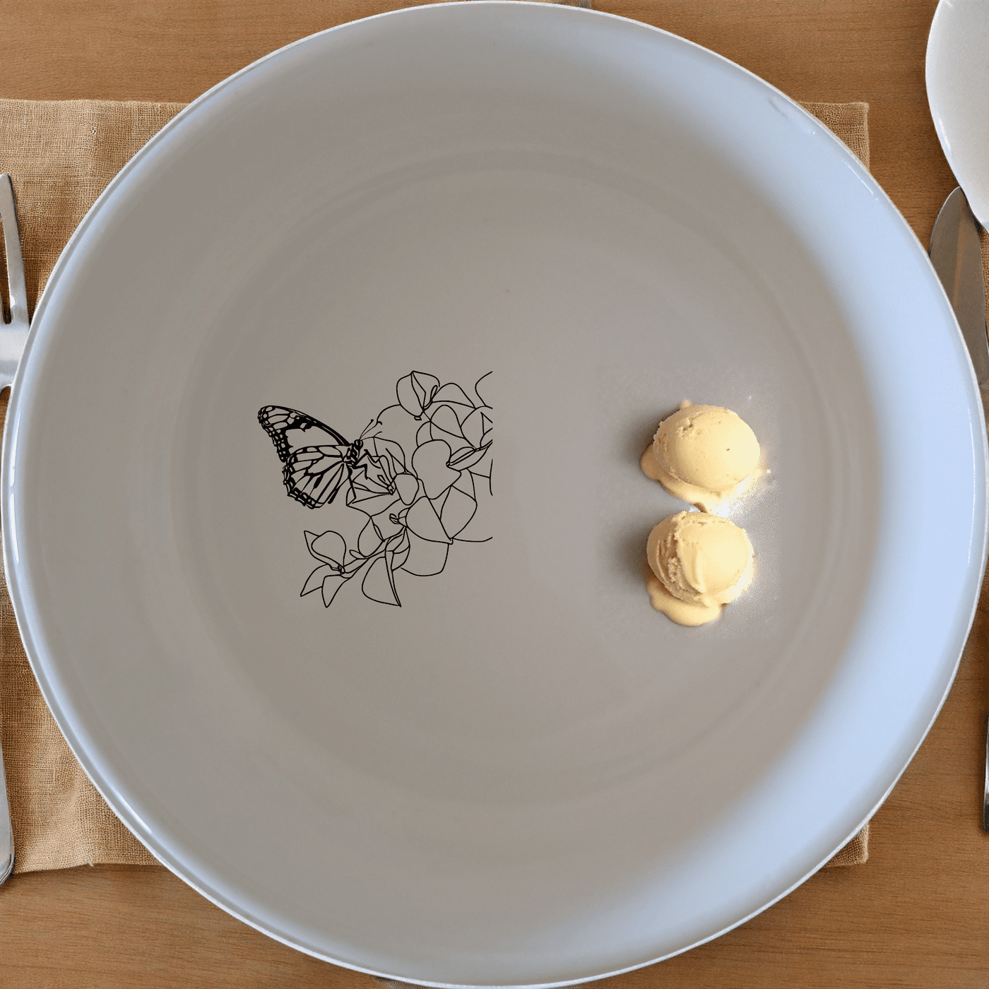 Monarch Butterfly Bougainvillea Bowl Set of 4 - Range 4 is a stunning set of four ceramic bowls featuring a delicate monarch butterfly and bougainvillea design.