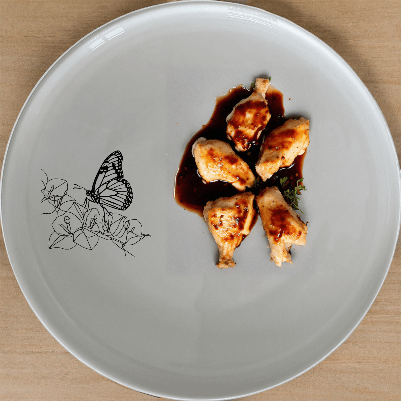Monarch Butterfly Dinner Plate Set of 4 - Range 1 is a stunning set of four white ceramic dinner plates featuring an elegant monarch butterfly design. Perfect for any dining occasion.