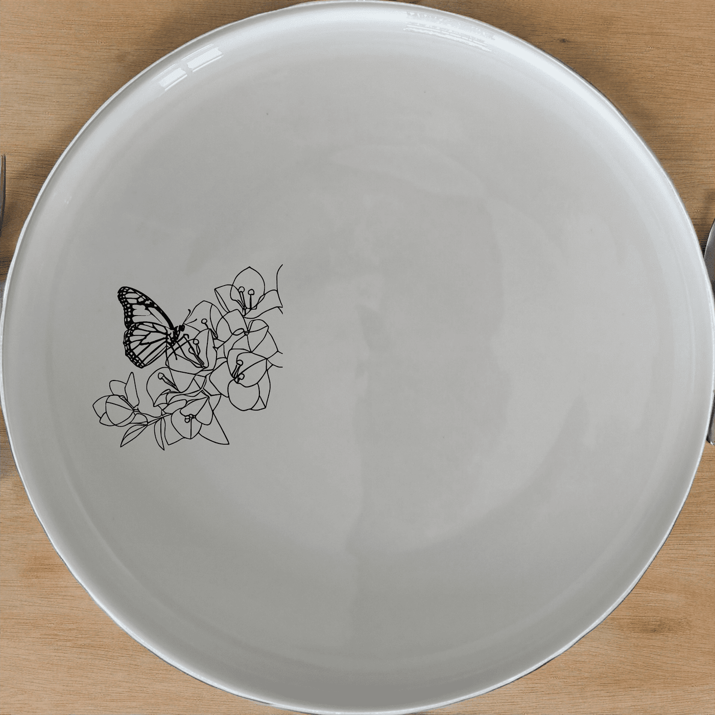 Monarch Butterfly Bougainvillea Dinner Plate Set of 4 - Range 2 is a beautiful and elegant dinner plate set perfect for any home.