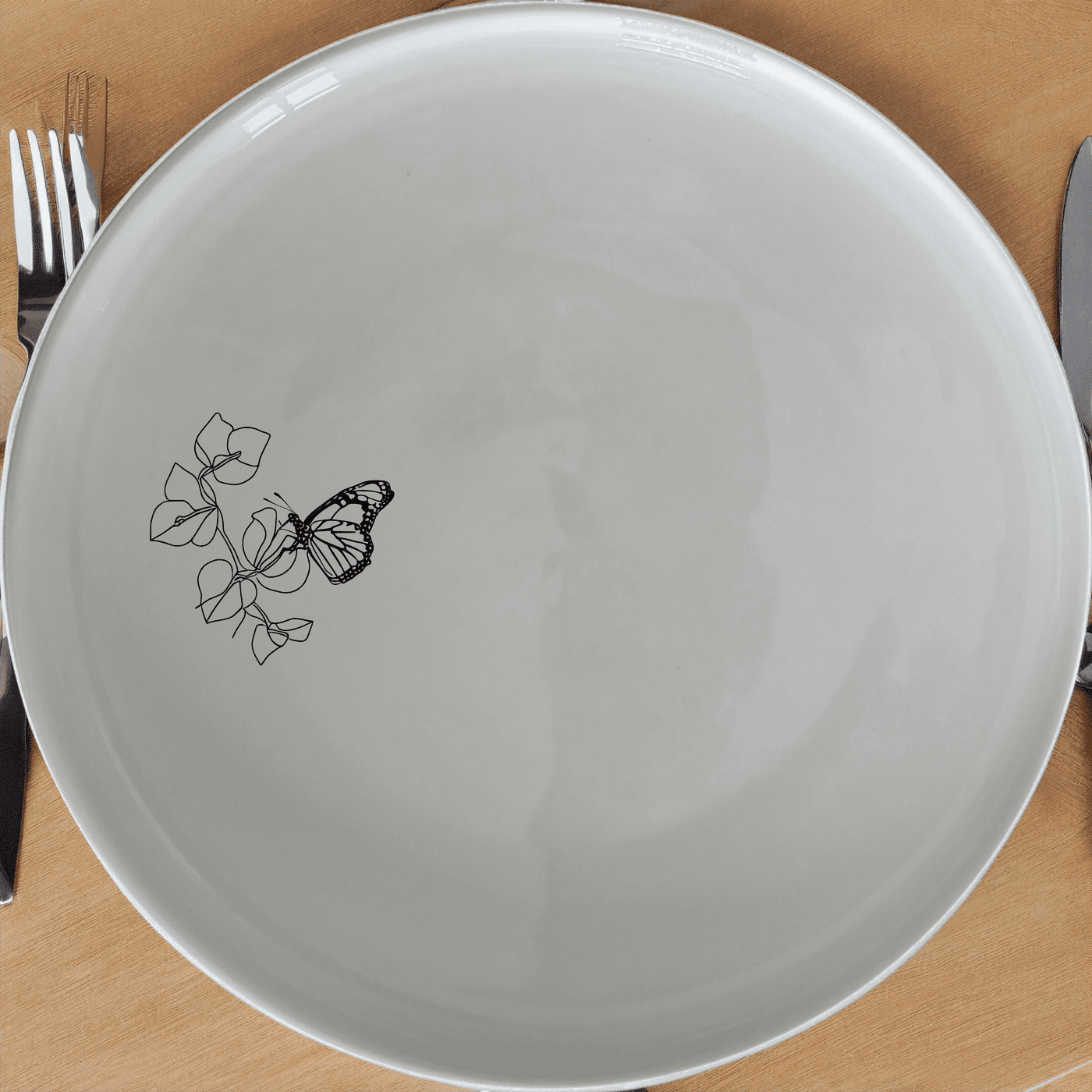 Monarch Butterfly Dinner Plate Set of 4 - Range 3 is a beautiful and elegant dinner plate set featuring a monarch butterfly design.