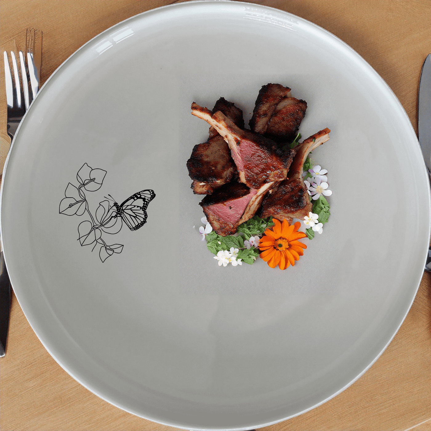 Monarch Butterfly Dinner Plate Set of 4 - Range 3 is a beautiful and elegant dinner plate set featuring a monarch butterfly design.