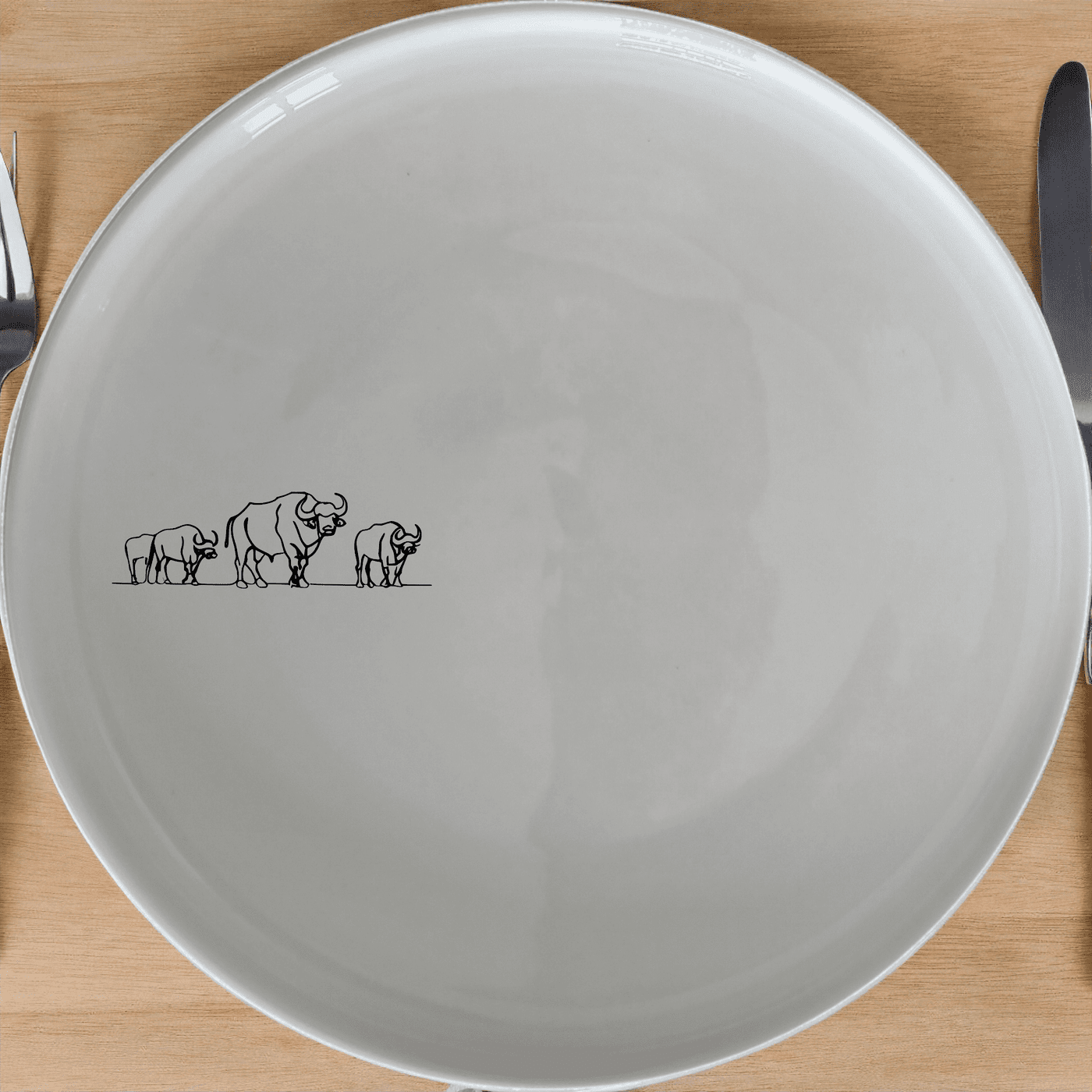 Silhouette Big Five Dinner Plate Set of 4 features a striking African buffalo design, perfect for adding a touch of wildlife to your dining table.