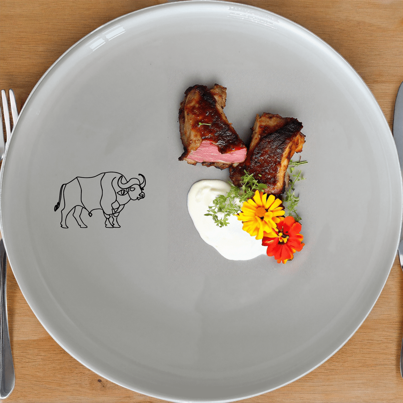 The Buffalo Silhouette Dinner Plate Set of 4 features a striking silhouette design, perfect for modern dining and everyday use.