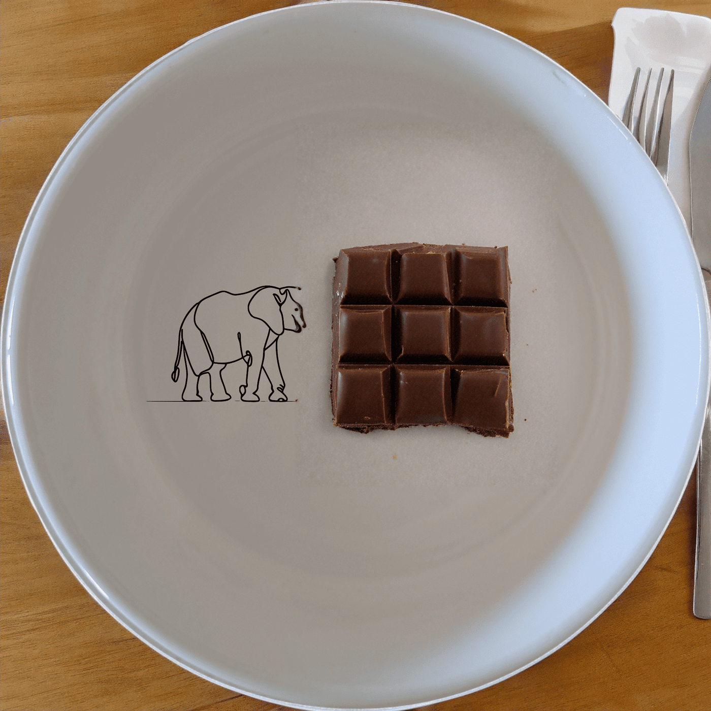 The Silhouette Big Five African Elephant Bowl Set of 4 features a striking silhouette design, perfect for adding a touch of wildlife elegance to your dining experience.