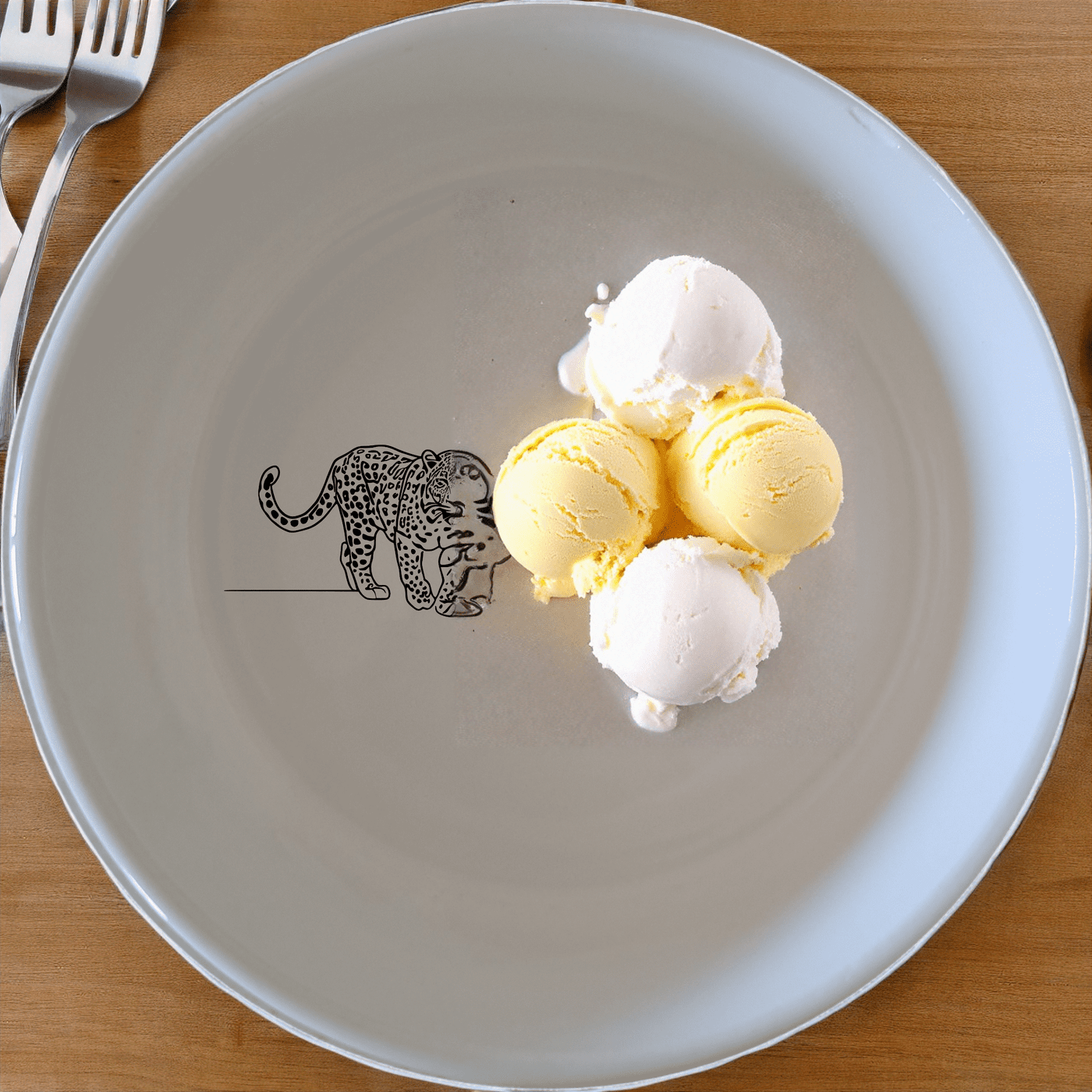The Silhouette Big Five African Leopard Bowl Set of 4 features a striking silhouette of the African Leopard, perfect for adding a touch of wild elegance to your dining experience.