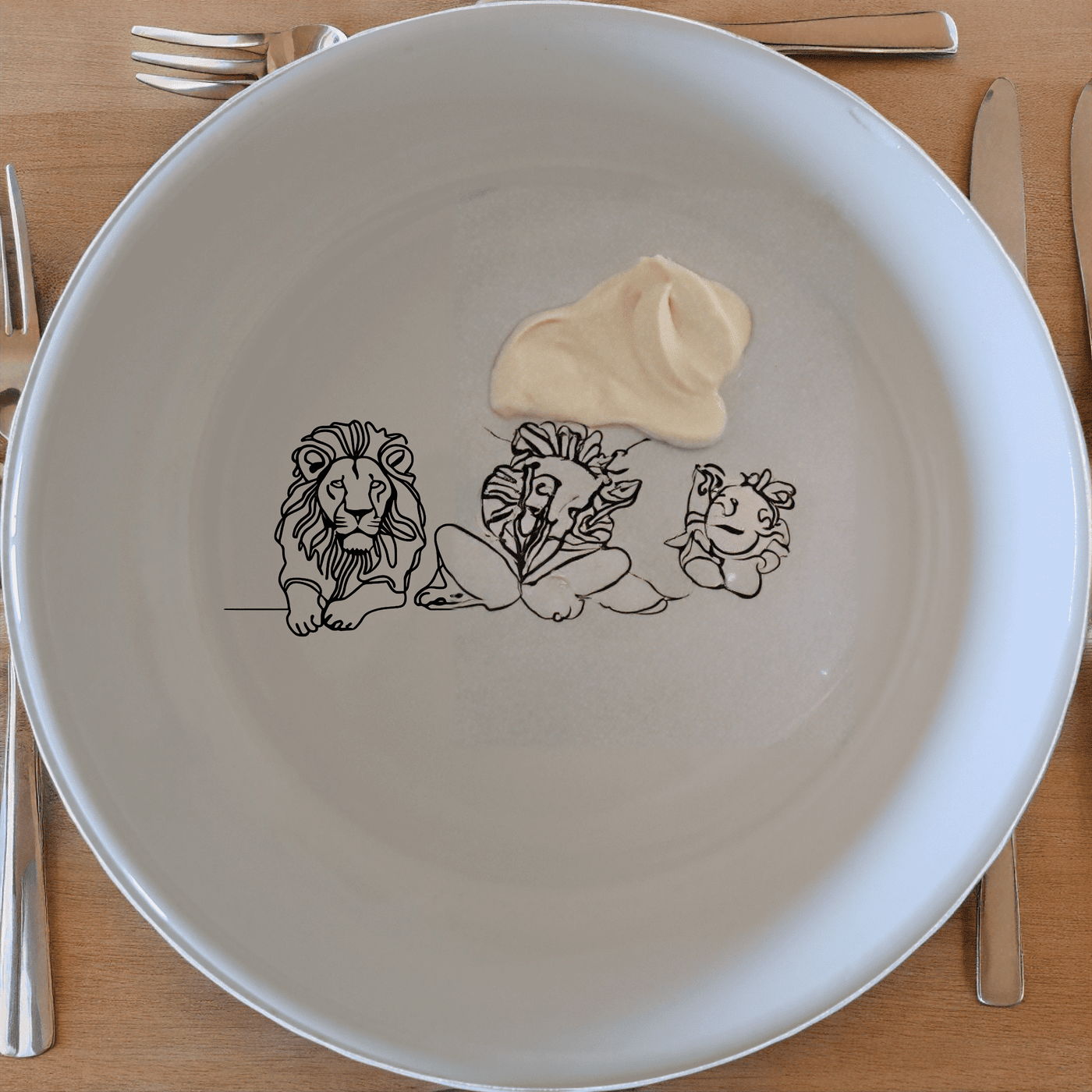 The African Lion Bowl Set of 4 features a sleek silhouette design, perfect for modern dining and everyday use.