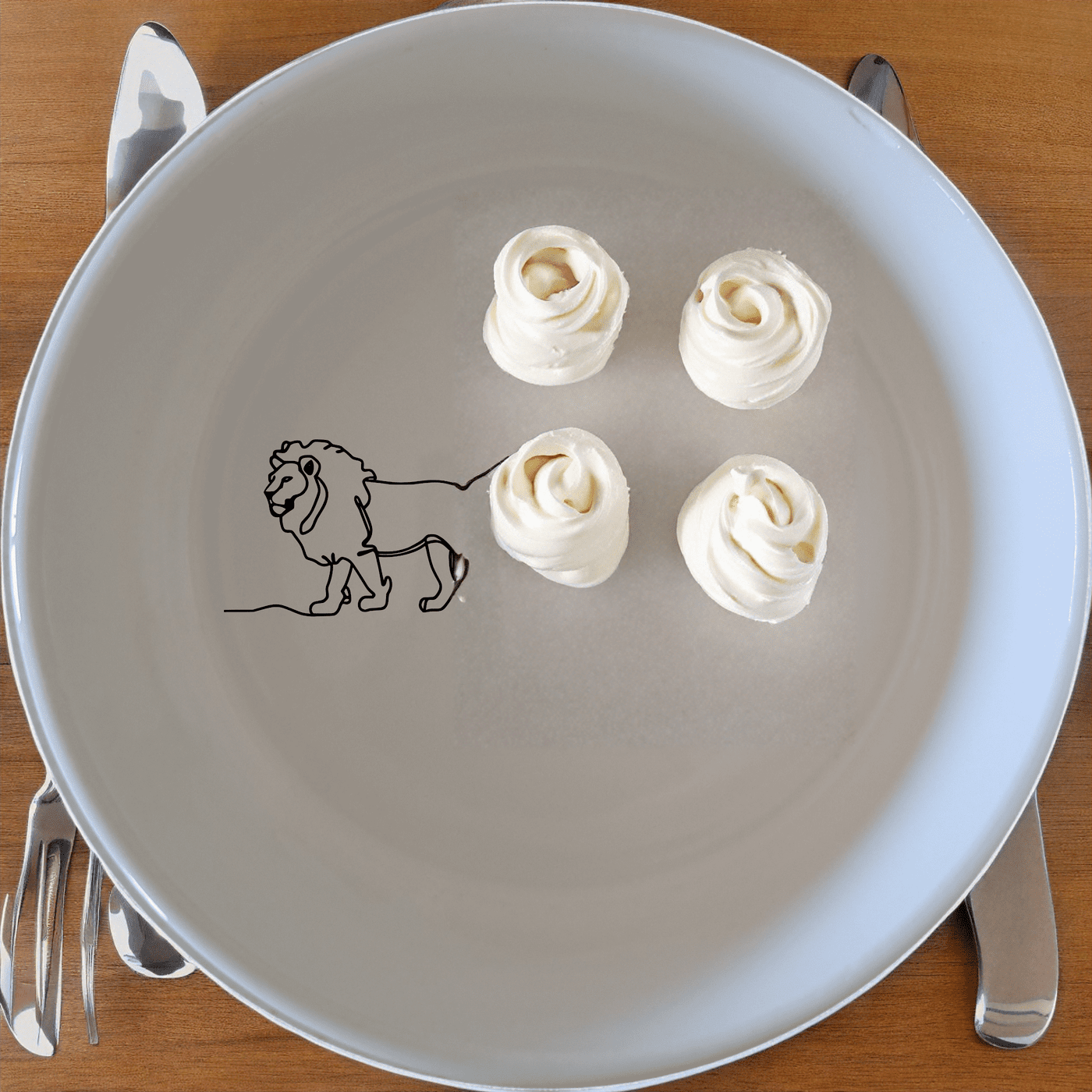 The African Lion Silhouette Bowl Set of 4 features a striking silhouette design, perfect for adding a touch of wildlife elegance to your dining table.