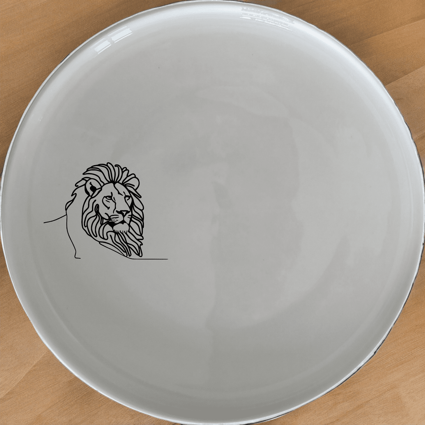 The African Lion Dinner Plate Set of 4 features a sleek silhouette design, perfect for modern dining and everyday use.