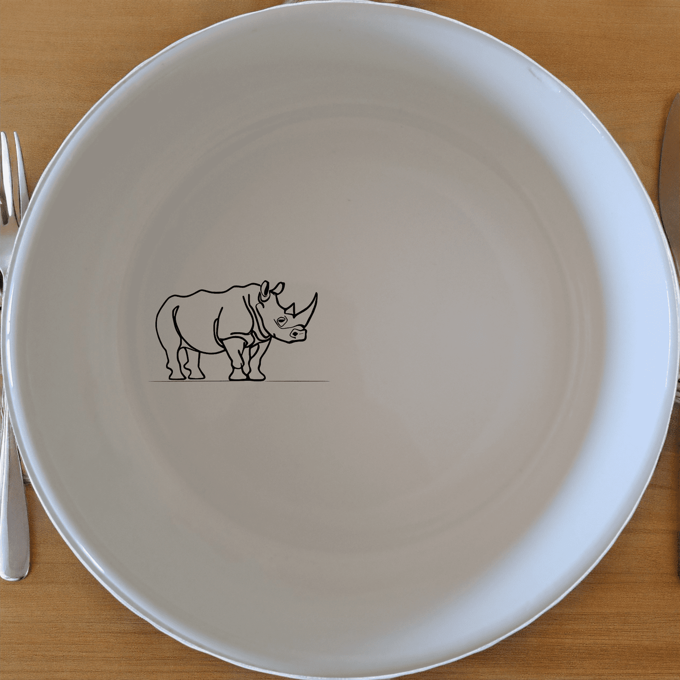 The Silhouette Big Five African Rhino Bowl Set of 4 features a striking silhouette design, perfect for adding a touch of wildlife elegance to your dining experience.