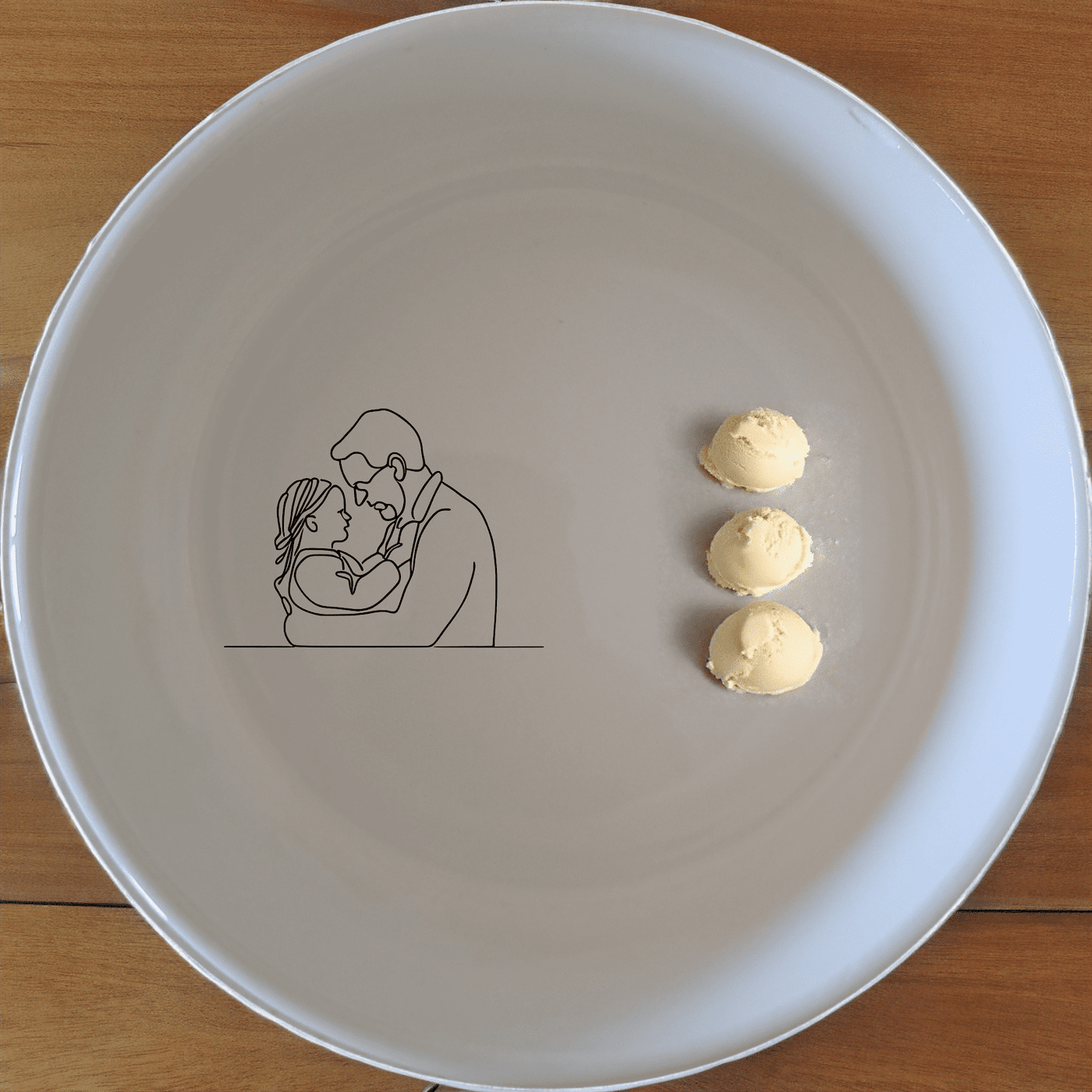 The Sillohette Father Daughter Bowl Set of 4 - Range 2 is a charming and elegant addition to any dining table, perfect for everyday use or special occasions.