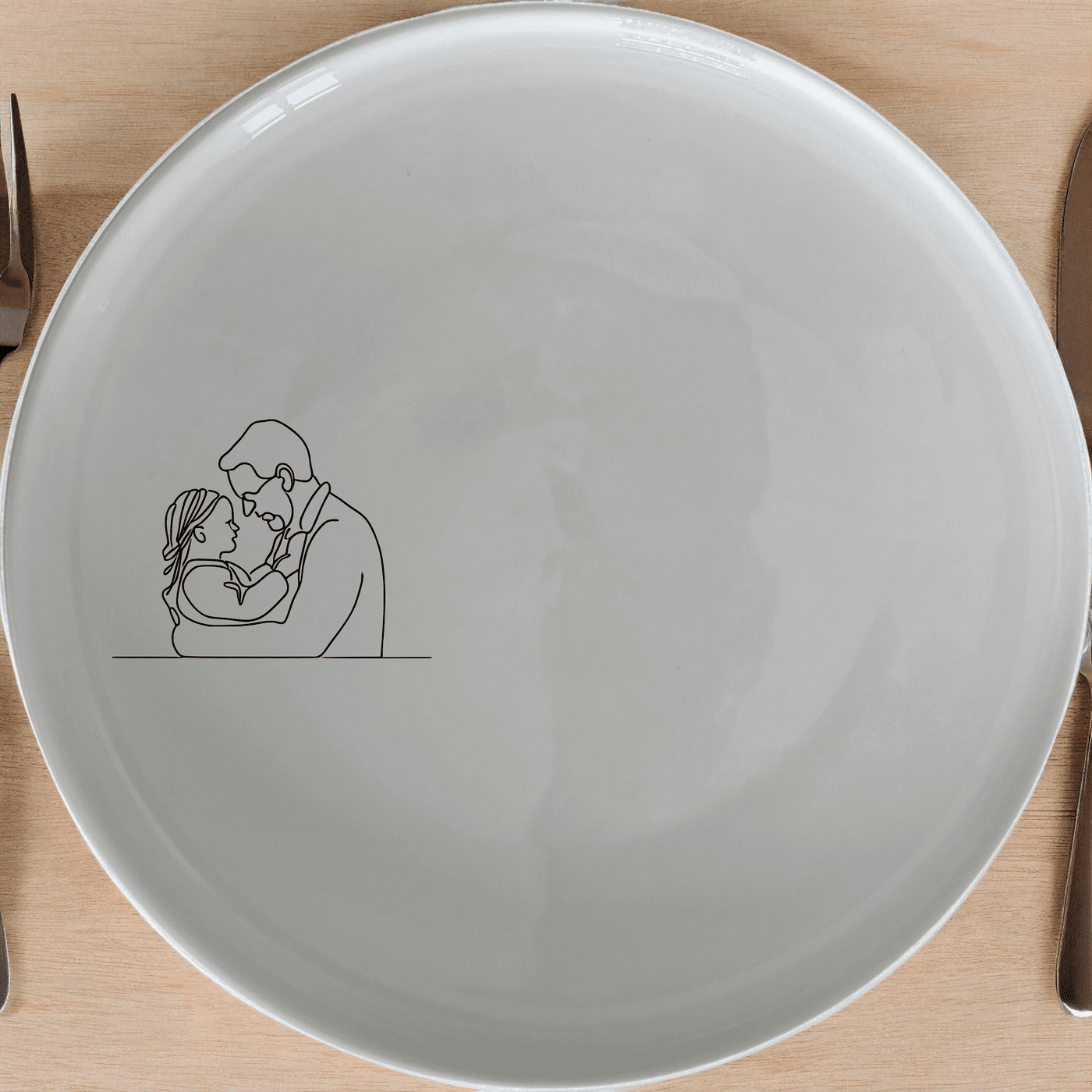 The Sillohette Father Daughter Side Plate Set of 4 - Range 2 is a charming and elegant addition to any dining table, perfect for everyday use or special occasions.