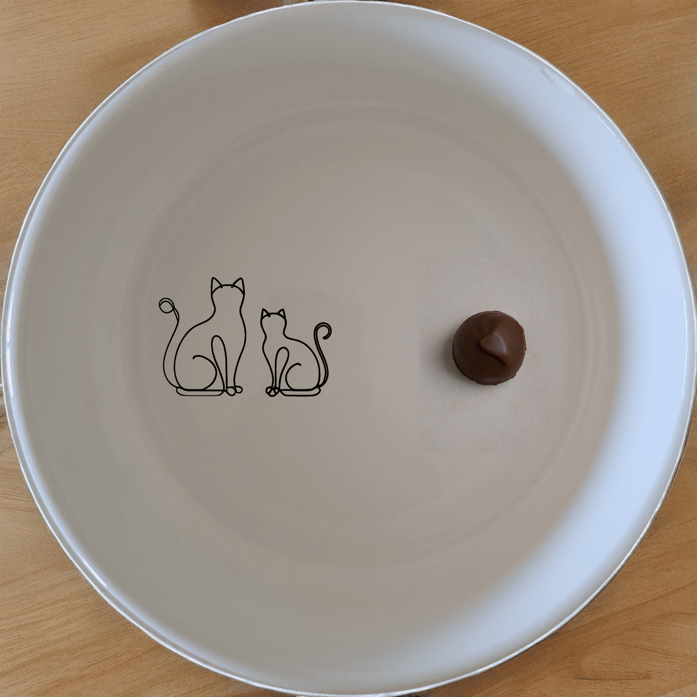 The Sillouhette Fat Curvey Cats Bowl Set of 4 - Range 4 is a charming and stylish addition to any kitchen, featuring elegant cat silhouettes.