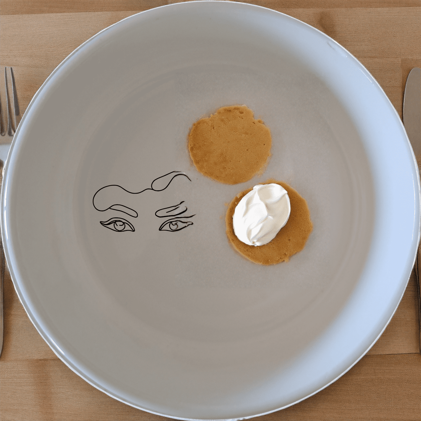 Smokey Glaring Womens Eyes Bowl Set of 4 - Range 2 is a stylish and modern addition to your kitchen collection, perfect for everyday use or special occasions.