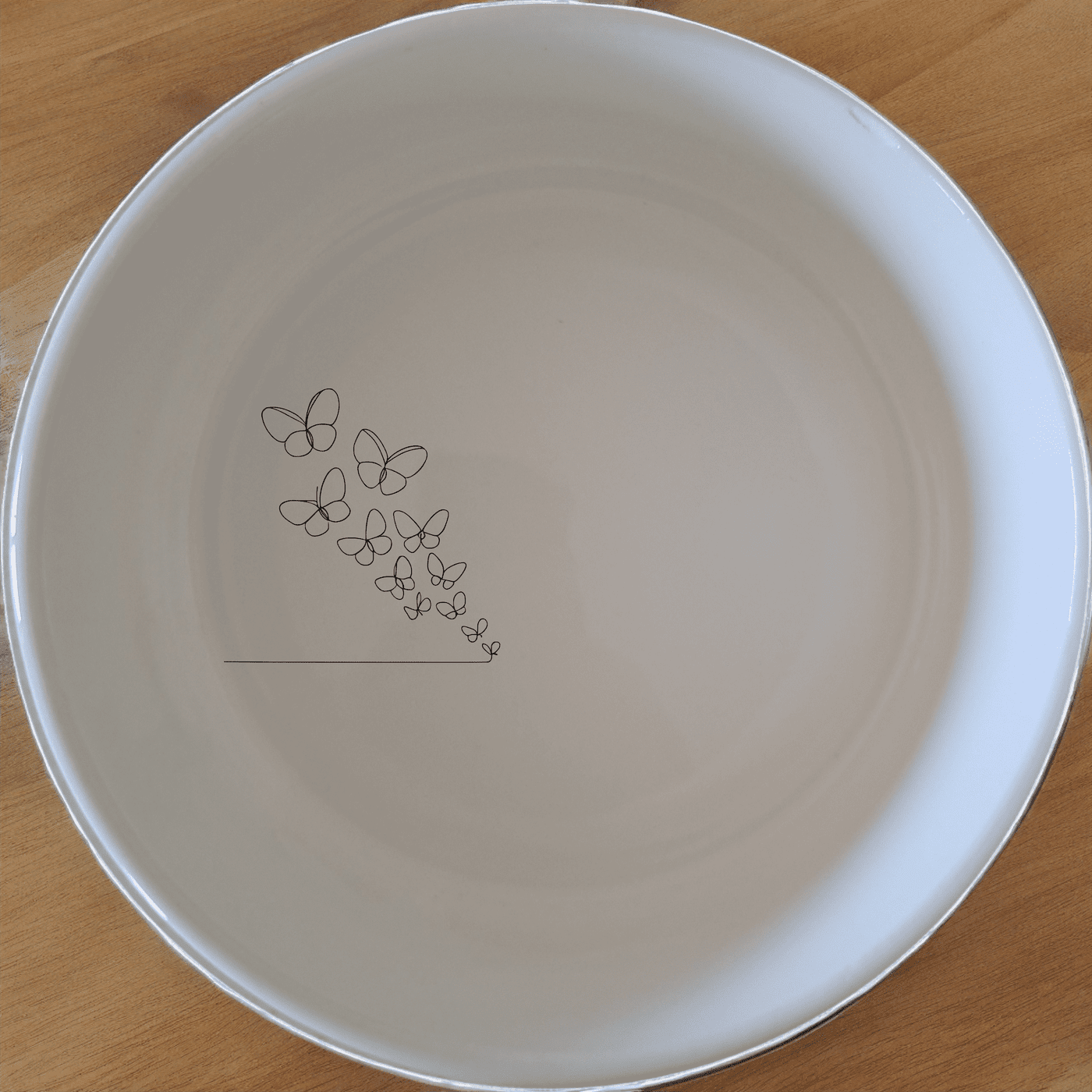 Swarm Delicate Butterflies Bowl Set of 4 - Range 3 is a charming and elegant addition to any dining table, perfect for everyday use or special occasions.