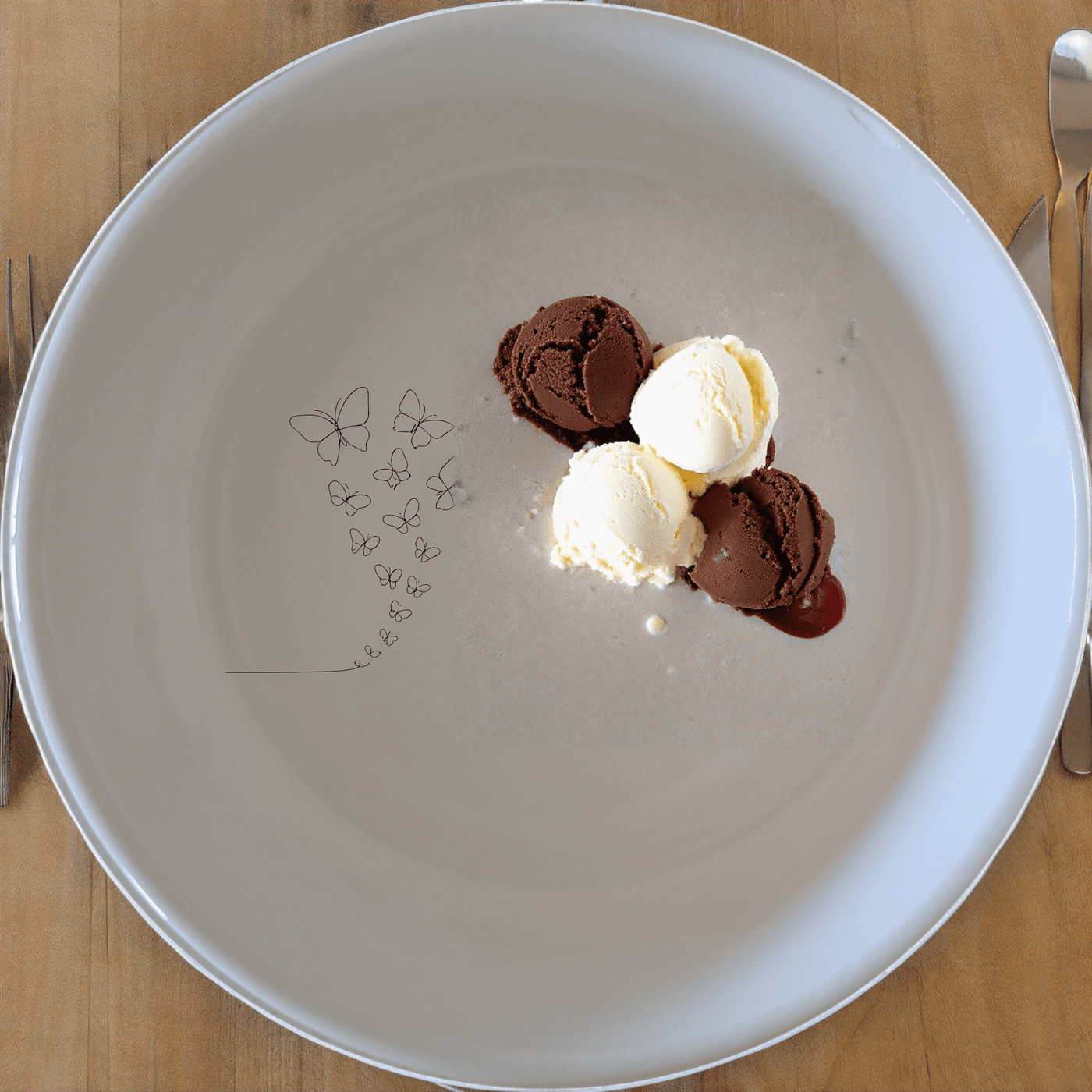 The Swarm Delicate Butterflies Bowl Set of 4 - Range 4 is a beautiful and elegant addition to any kitchen. These white ceramic bowls feature a delicate laser-etched design of butterflies, making them perfect for everyday use or special occasions.