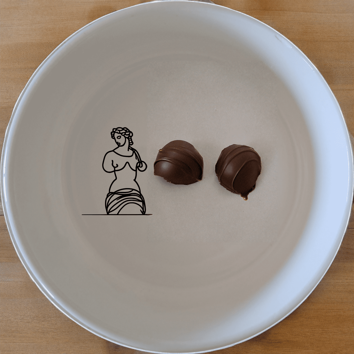 The Venus Milo Bowl Set of 4 - Range 3 is a stylish and versatile addition to your kitchen, perfect for everyday use or special occasions.