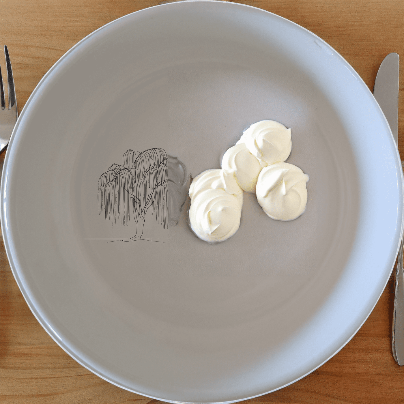 The Weeping Willow Tree Bowl Set of 4 - Range 2 is a beautiful and elegant set of four 12cm ceramic bowls, perfect for any dining occasion.