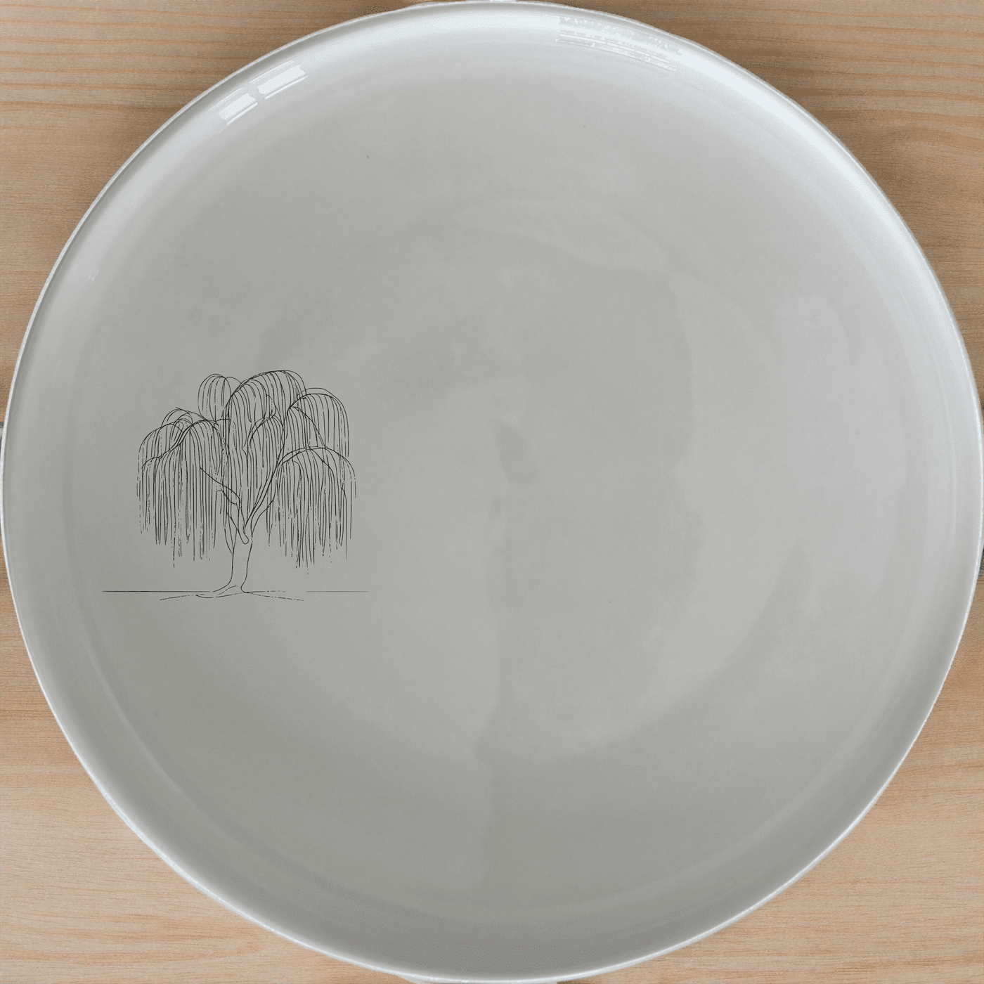 Weeping Willow Tree Side Plate Set of 4 - Range 2 is a beautiful and unique set of four white ceramic side plates featuring a laser-etched weeping willow tree design. Perfect for any dining occasion.