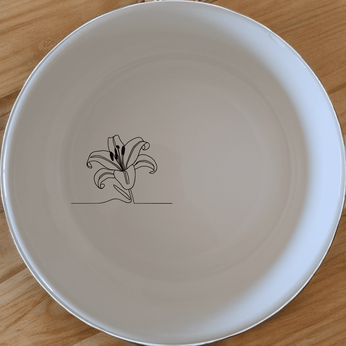 White Easter Lilly Bowl Set of 4 - Range 1 is a beautiful and versatile addition to any kitchen, perfect for serving and enjoying your favorite meals.