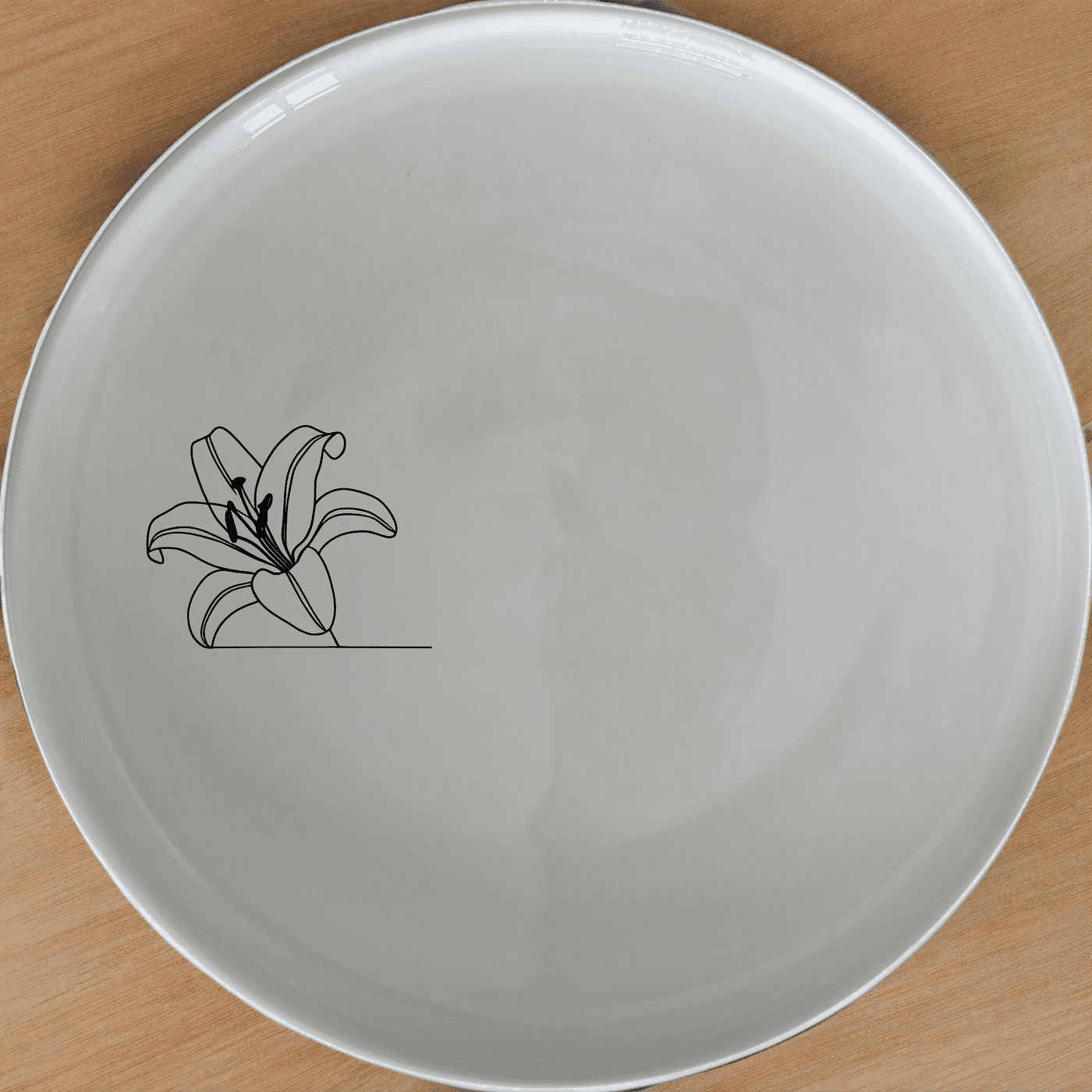 The Easter Lilly Dinner Plate Set of 4 - Range 4 features a delicate white ceramic design with an elegant Easter lily illustration, perfect for any dining occasion.