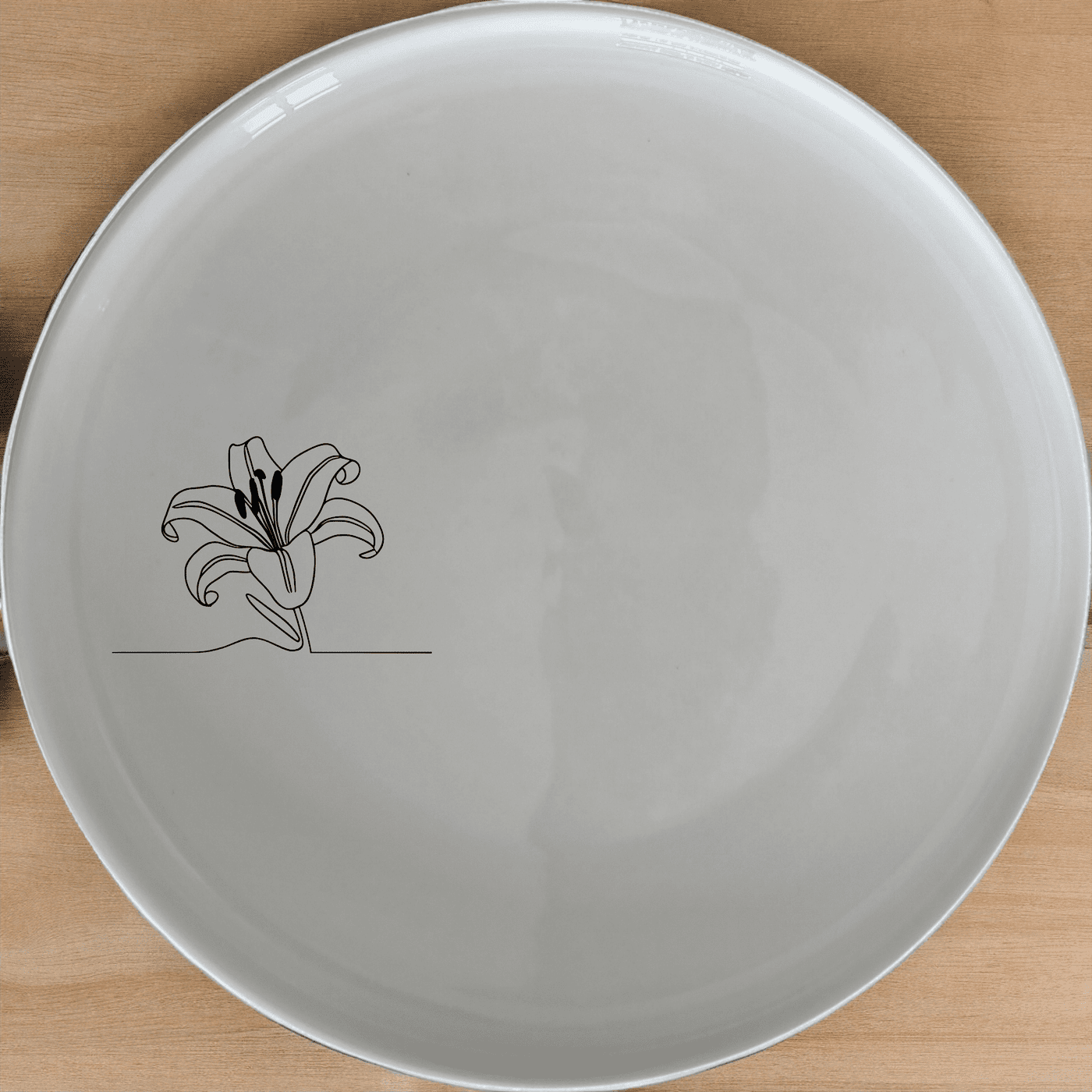 White Easter Lilly Side Plate Set of 4 - Range 1 is a stylish and versatile addition to your dining collection, perfect for everyday use or special occasions.