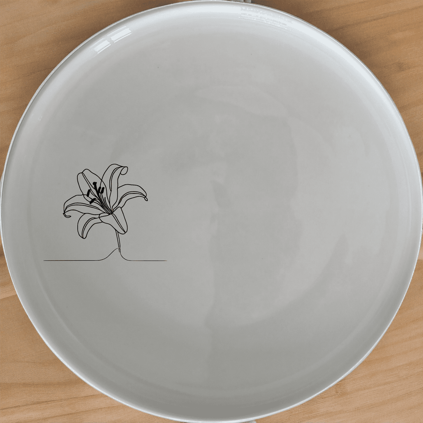 Discover the White Easter Lilly Side Plate Set of 4 - Range 2, a perfect blend of elegance and simplicity for your dining table.