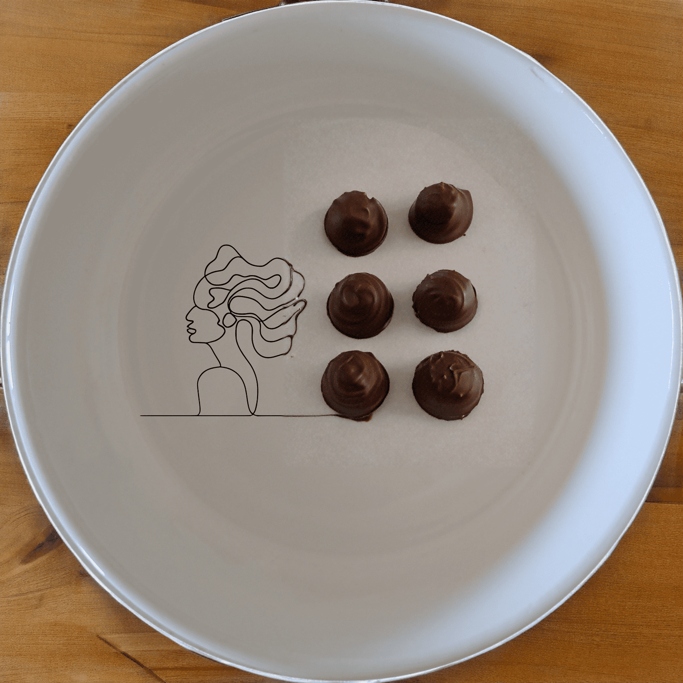 The Woman Faces Hair Bowl Set of 4 features minimalist line art designs, perfect for modern home decor and everyday use.