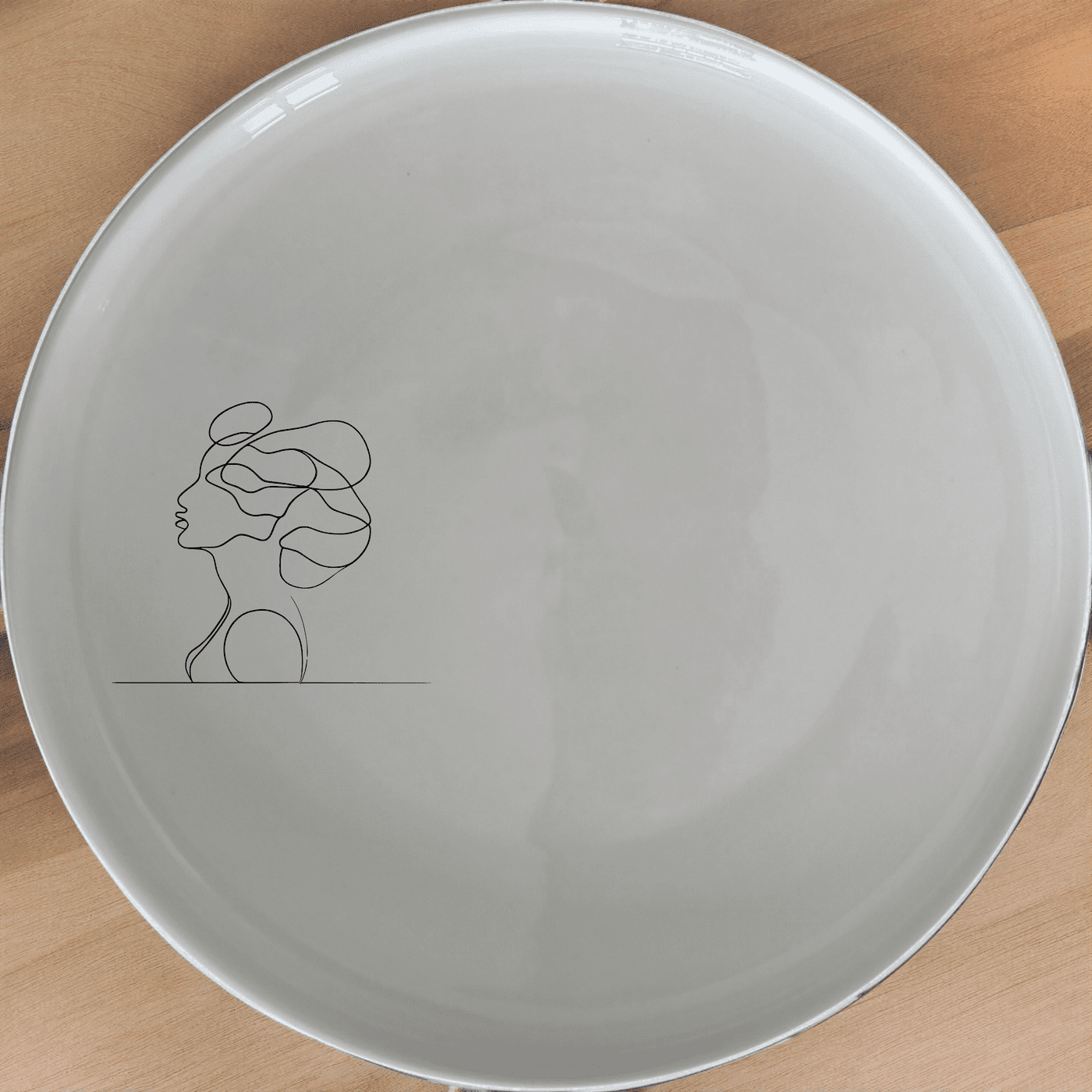 The Woman Faces Hair Dinner Plate Set of 4 combines modern design with timeless elegance for your dining table.