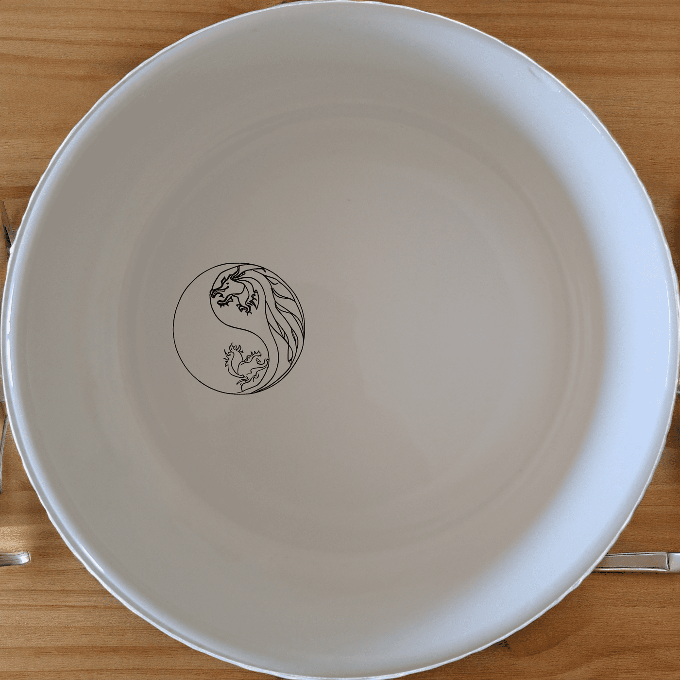 Yingyang Chinese Dragons Bowl Set of 4 - Range 2 is a beautiful and unique set of four ceramic bowls, perfect for any kitchen or dining room. These bowls feature a striking yin-yang design with dragons, making them a perfect addition to any collection.