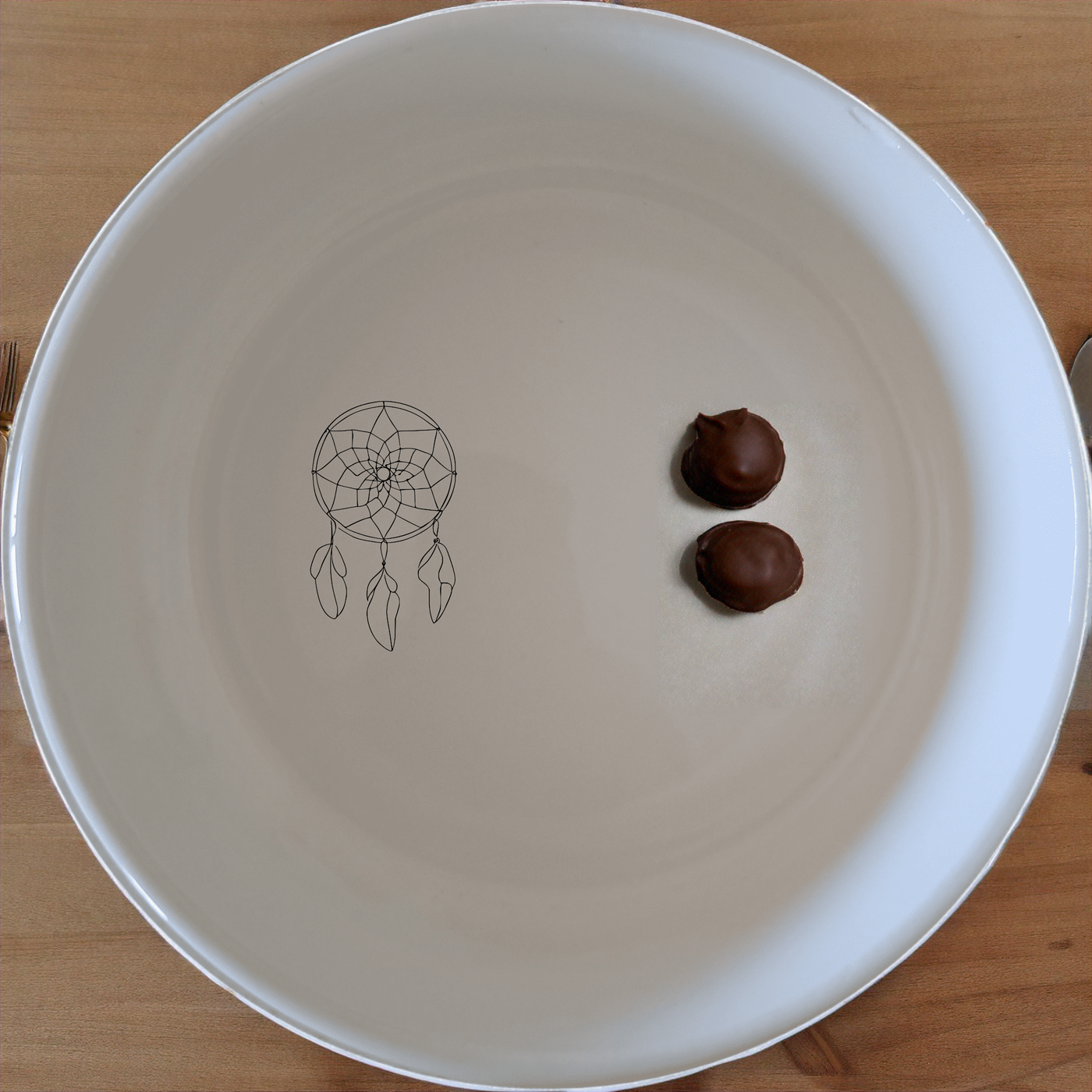 Dreamcatcher Feathers Bowl Set of 4 - Range 1 offers a unique and stylish addition to your kitchen, perfect for everyday use or special occasions.