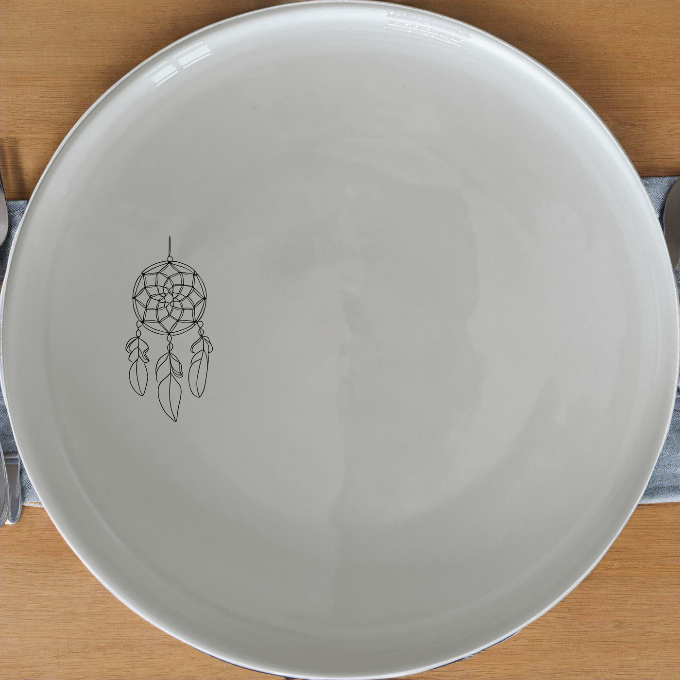 Dreamcatcher Feather Side Plate Set of 4 - Range 2 is a stylish and elegant addition to any dining table.
