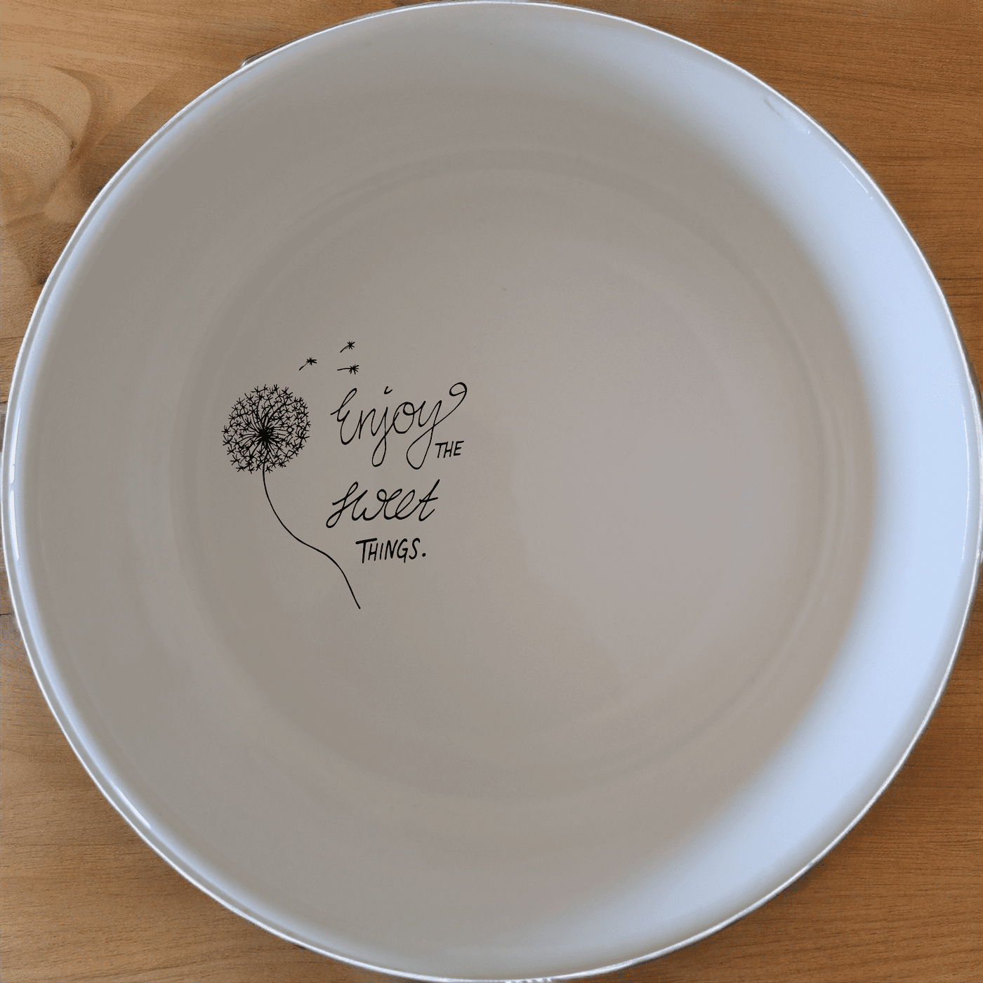 Enjoy Simple Things Bowl Set of 4 - Range 1 is a beautiful and practical addition to your kitchen, perfect for everyday use or special occasions.