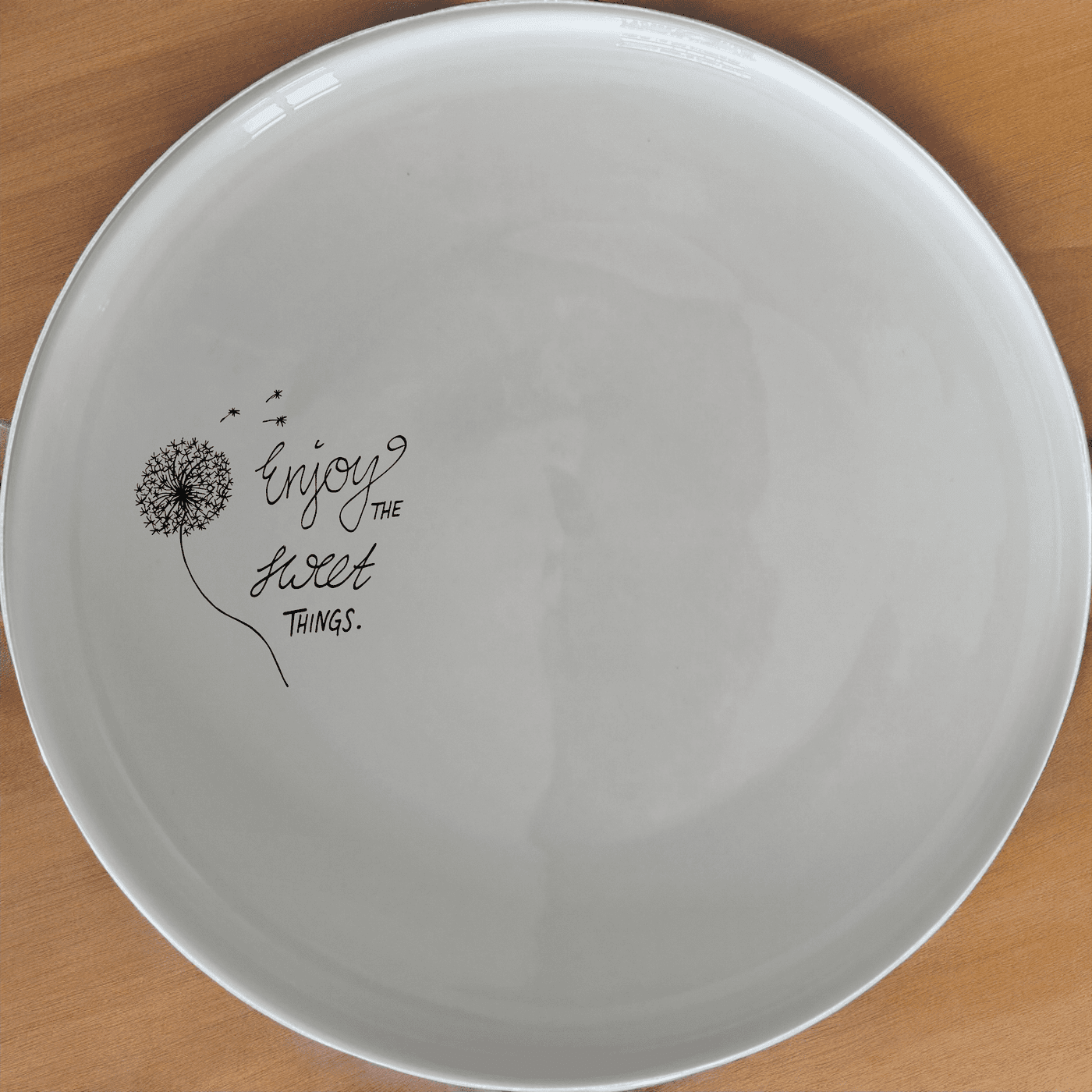 Enjoy Sweet Things Side Plate Set of 4 - Range 1 is a beautiful and elegant set of four side plates featuring an inspirational message.