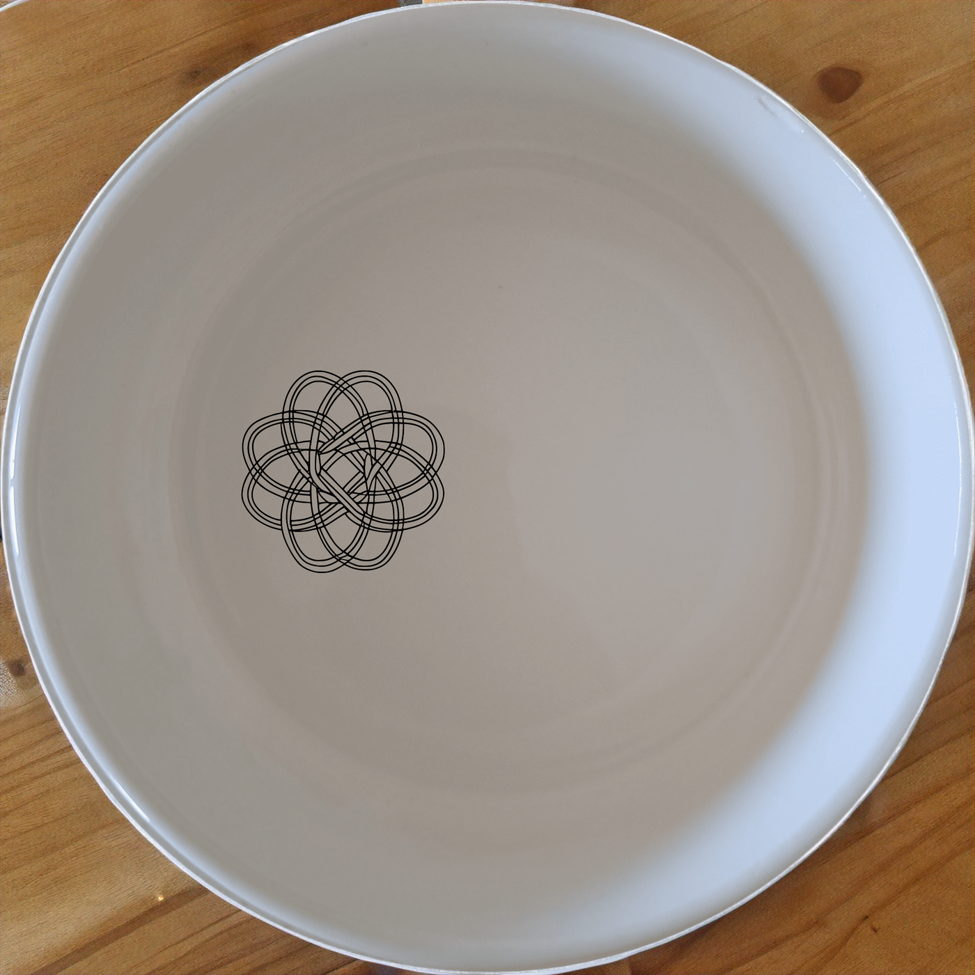 Leonardo Vinci Geometric Knots Bowl Set of 4 - Range 2 is a stylish and modern addition to any kitchen, perfect for everyday use or special occasions.