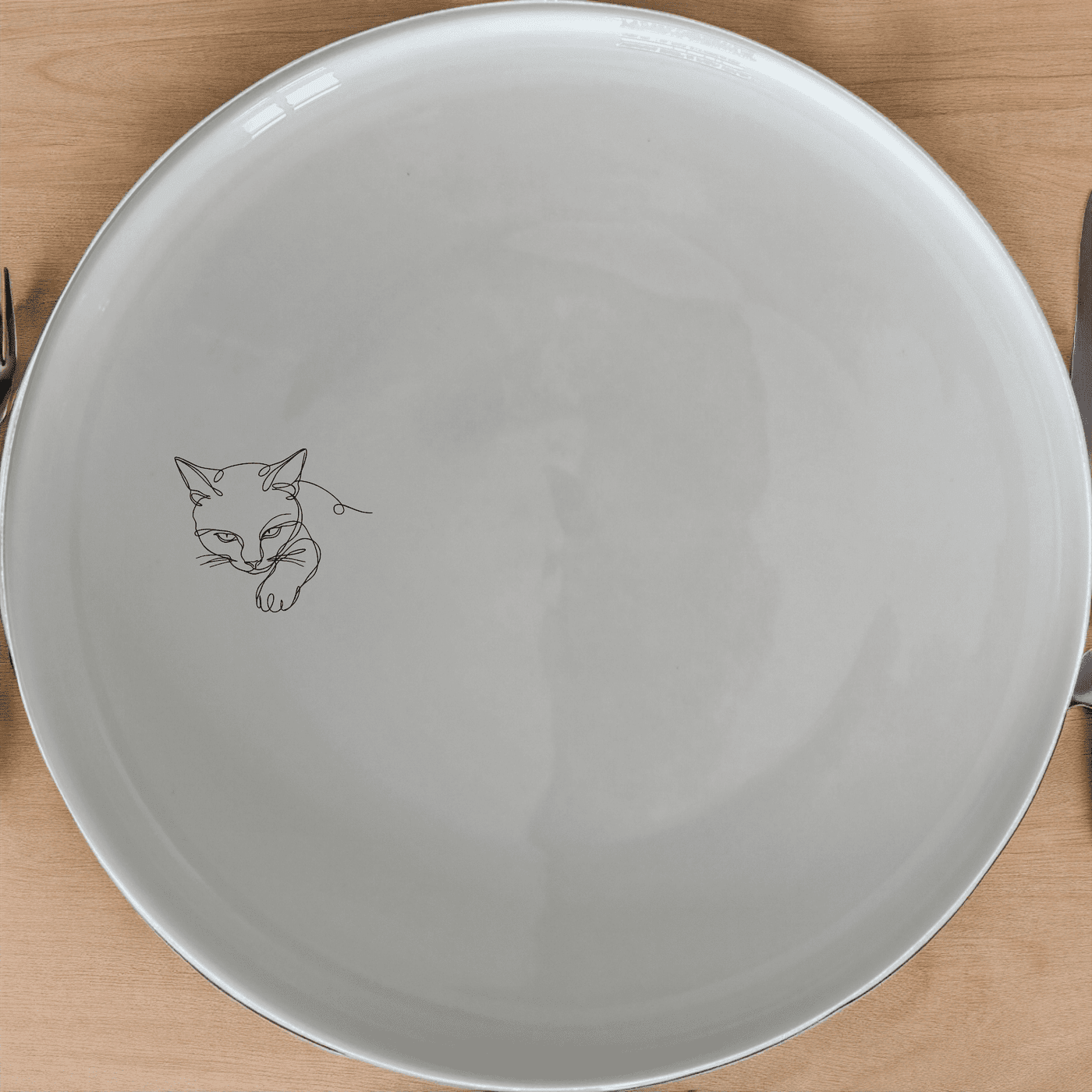 Minimalist Cat Coco Dinner Plate Set of 4 - Range 1 is a stylish and elegant set of four dinner plates featuring a minimalist cat design.